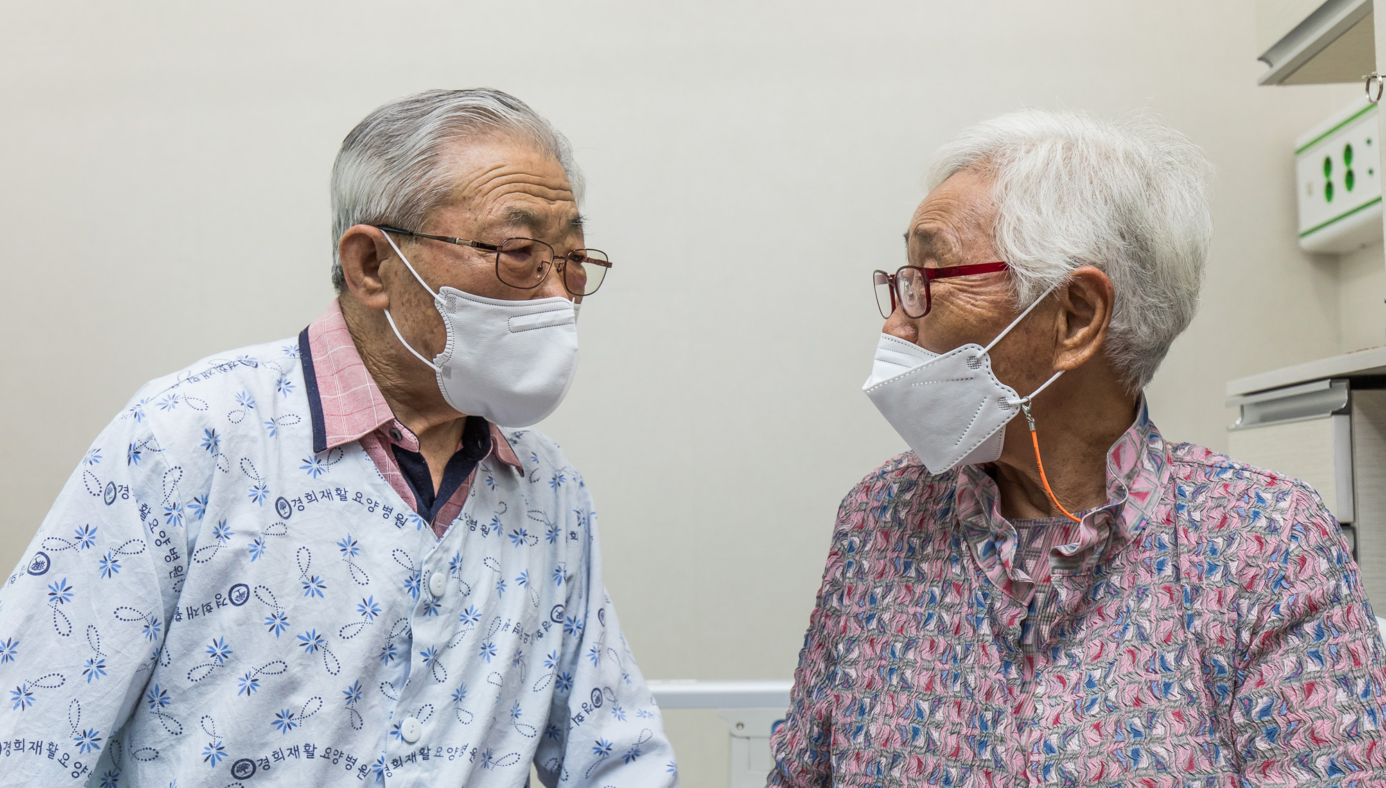 사회;의학;건강;코로나19;신종코로나바이러스감염증;백신접종완료;경희요양병원;요양병원접촉면회;요양병원대면면회