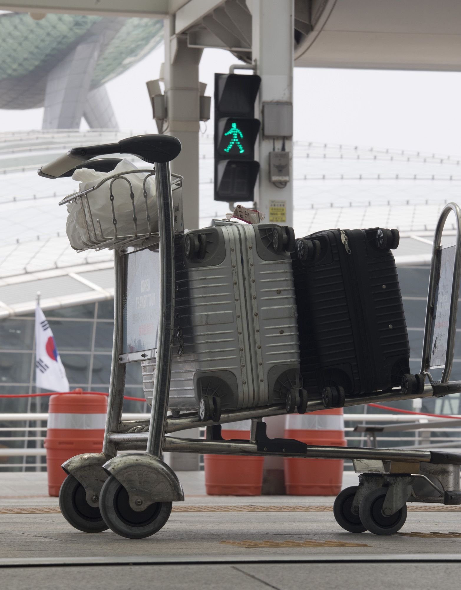 인천;인천국제공항;카트;트렁크;신호등