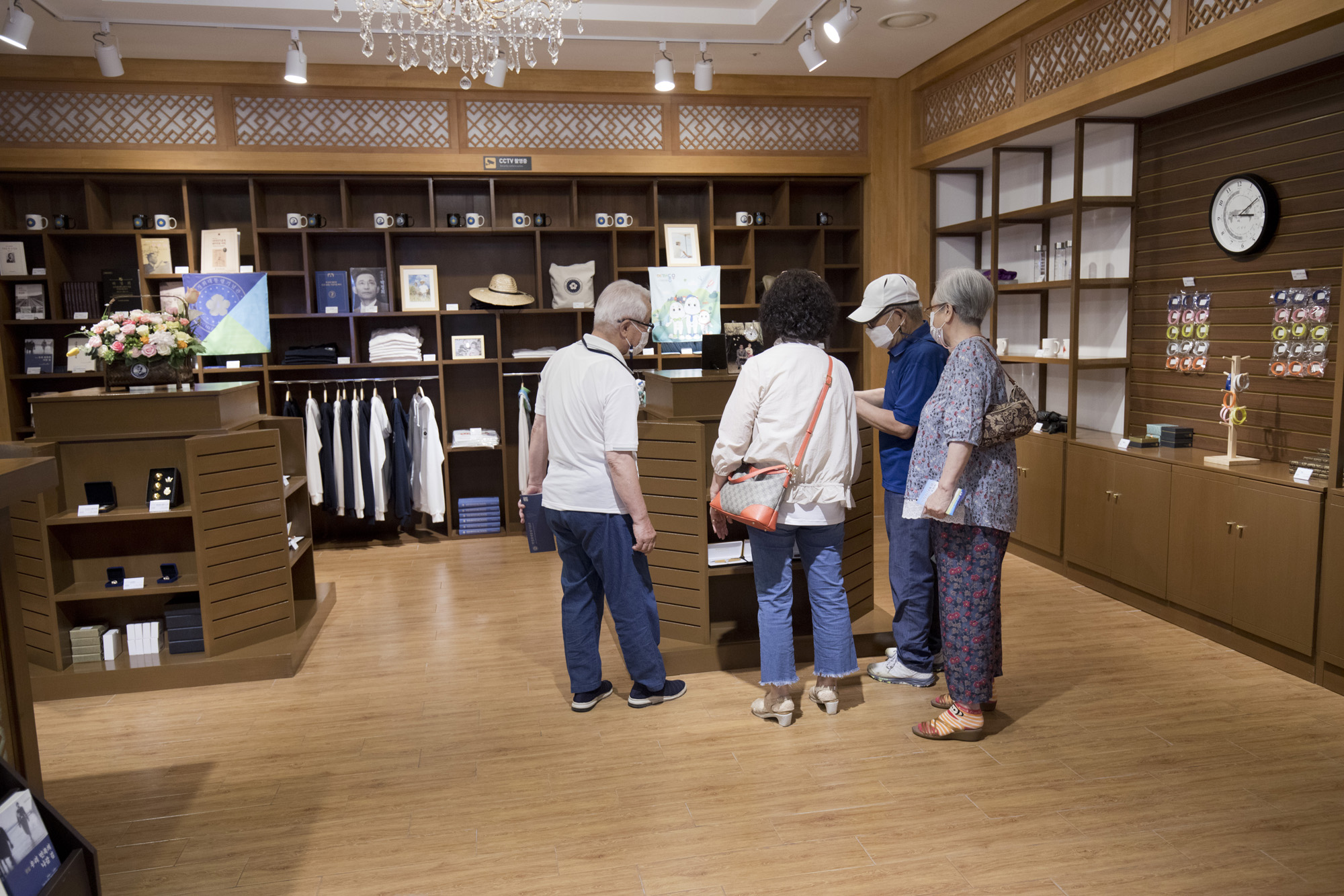 사회;박정희대통령기념관;박정희대통령도서관;어깨동무