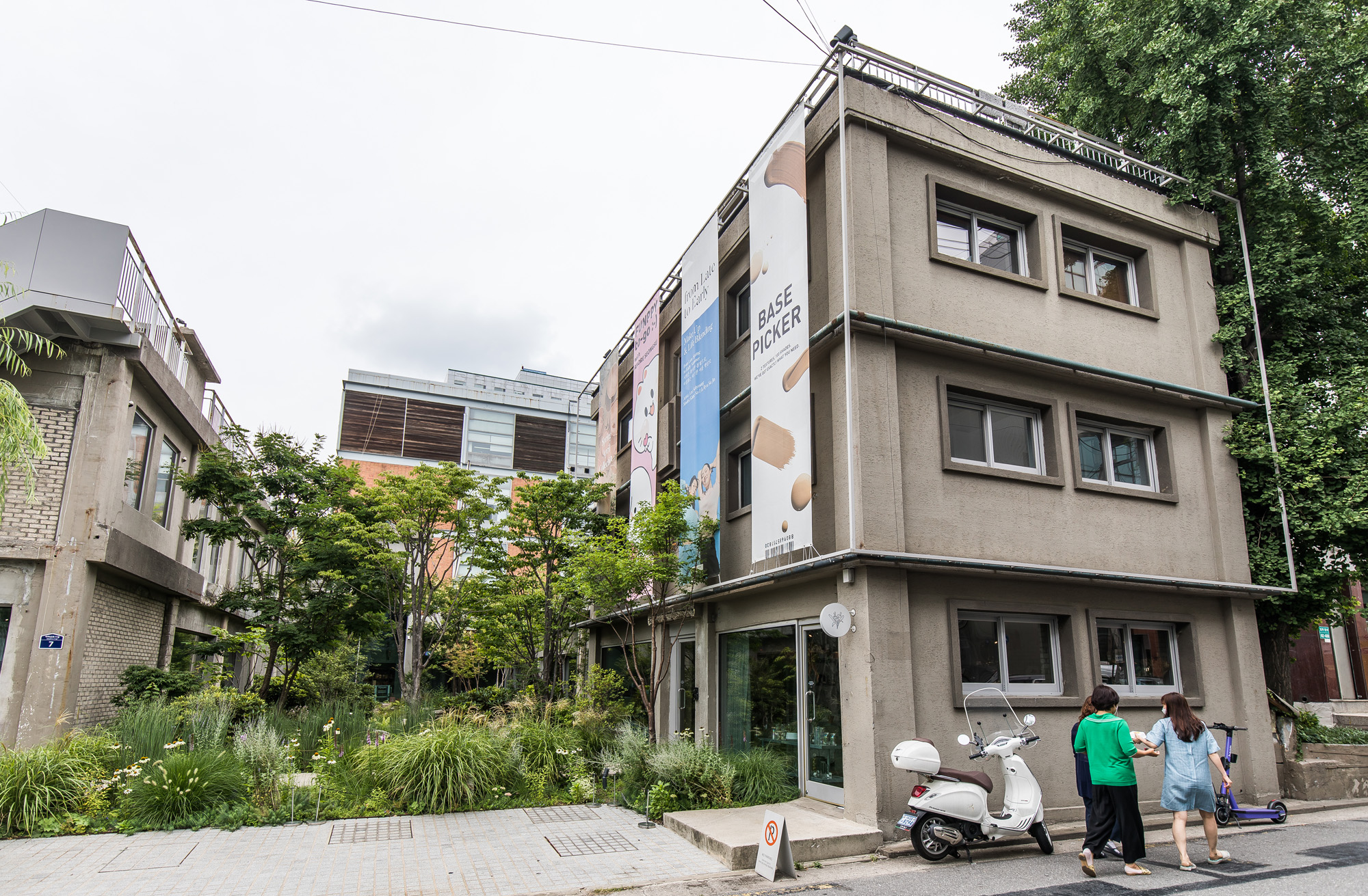 경제;기업;식품업계;화장품업계;플래그쉽스토어;오프라인스토어;아모레퍼시픽;아모레성수;화장품샵