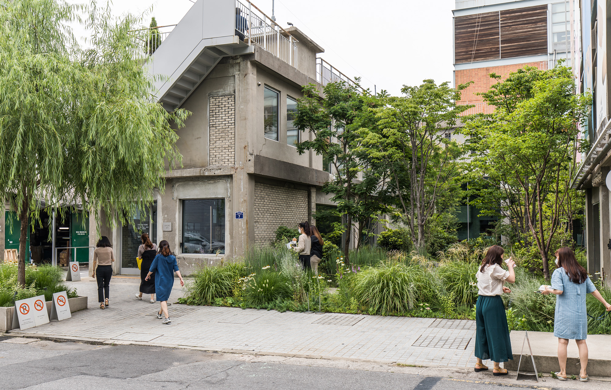 경제;기업;식품업계;화장품업계;플래그쉽스토어;오프라인스토어;아모레퍼시픽;아모레성수;화장품샵