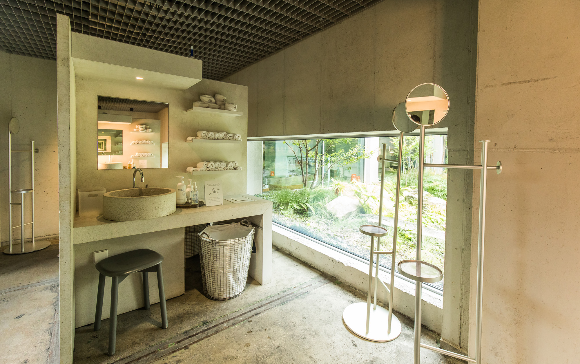 경제;기업;식품업계;화장품업계;플래그쉽스토어;오프라인스토어;아모레퍼시픽;아모레성수;화장품샵