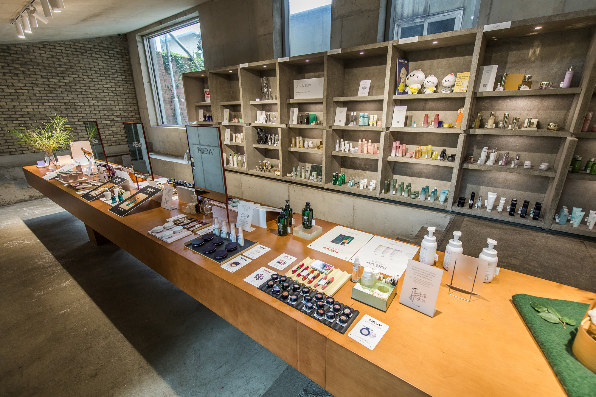 경제;기업;식품업계;화장품업계;플래그쉽스토어;오프라인스토어;아모레퍼시픽;아모레성수;화장품샵