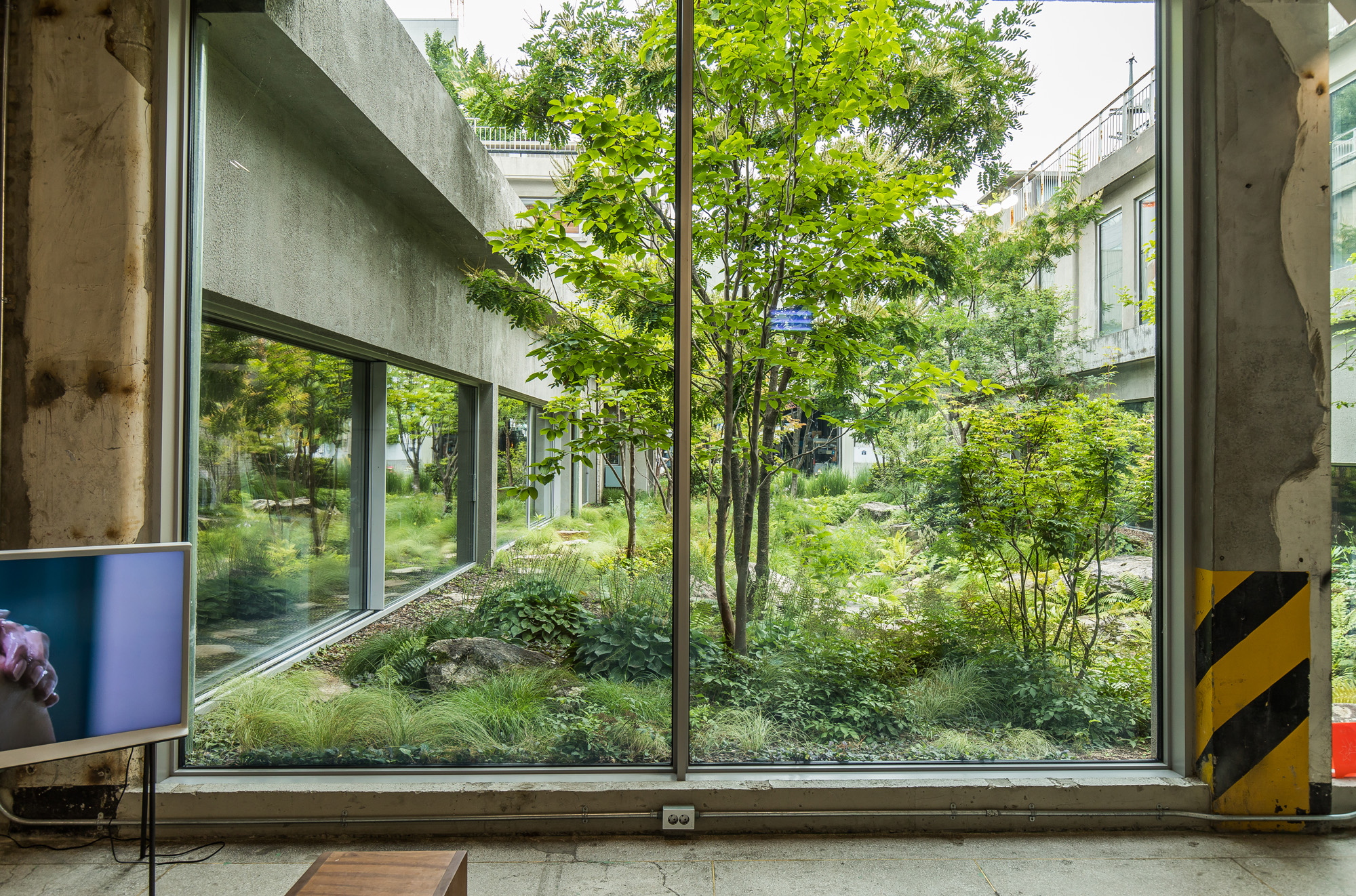 경제;기업;식품업계;화장품업계;플래그쉽스토어;오프라인스토어;아모레퍼시픽;아모레성수;화장품샵