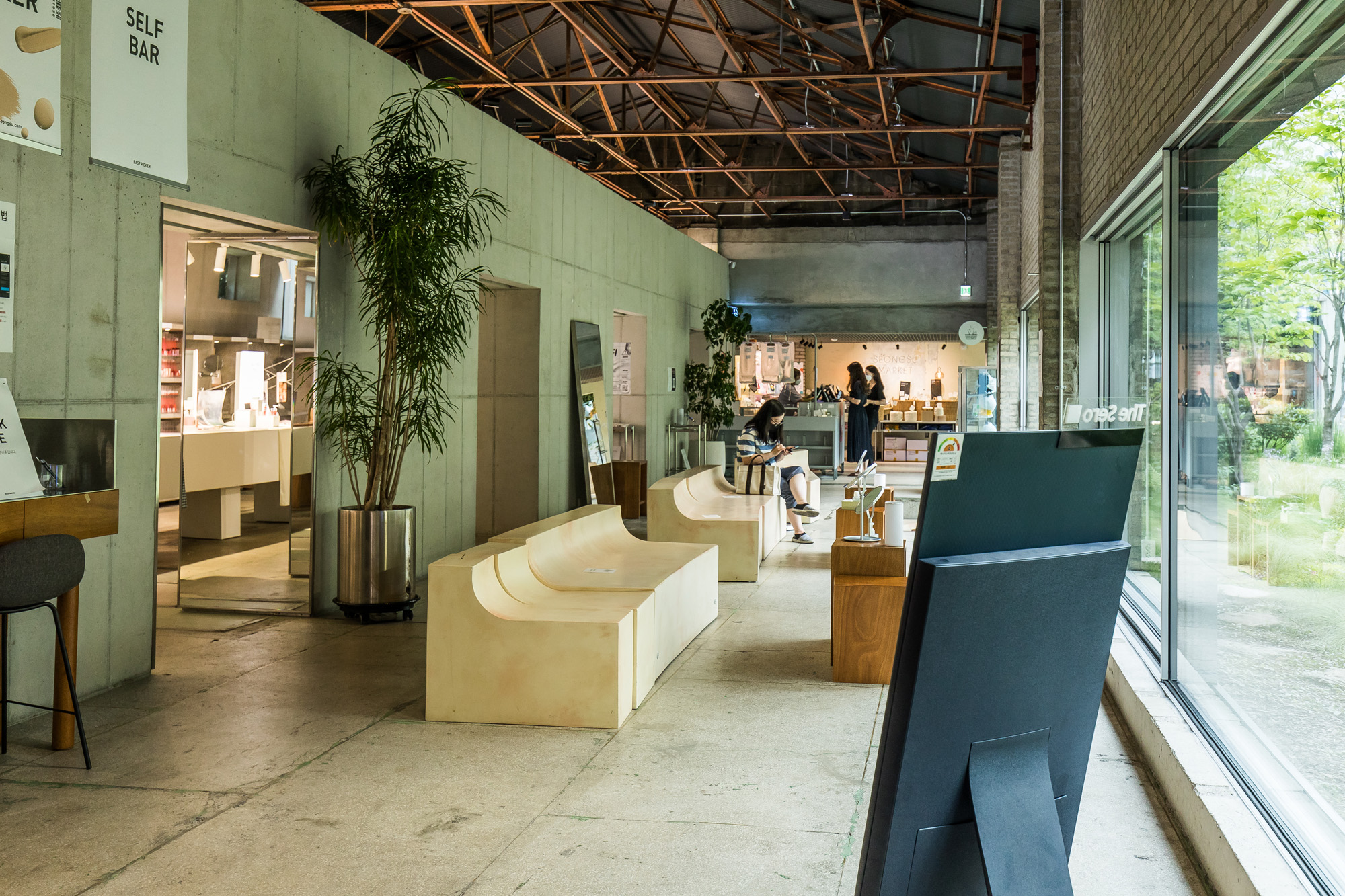 경제;기업;식품업계;화장품업계;플래그쉽스토어;오프라인스토어;아모레퍼시픽;아모레성수;화장품샵