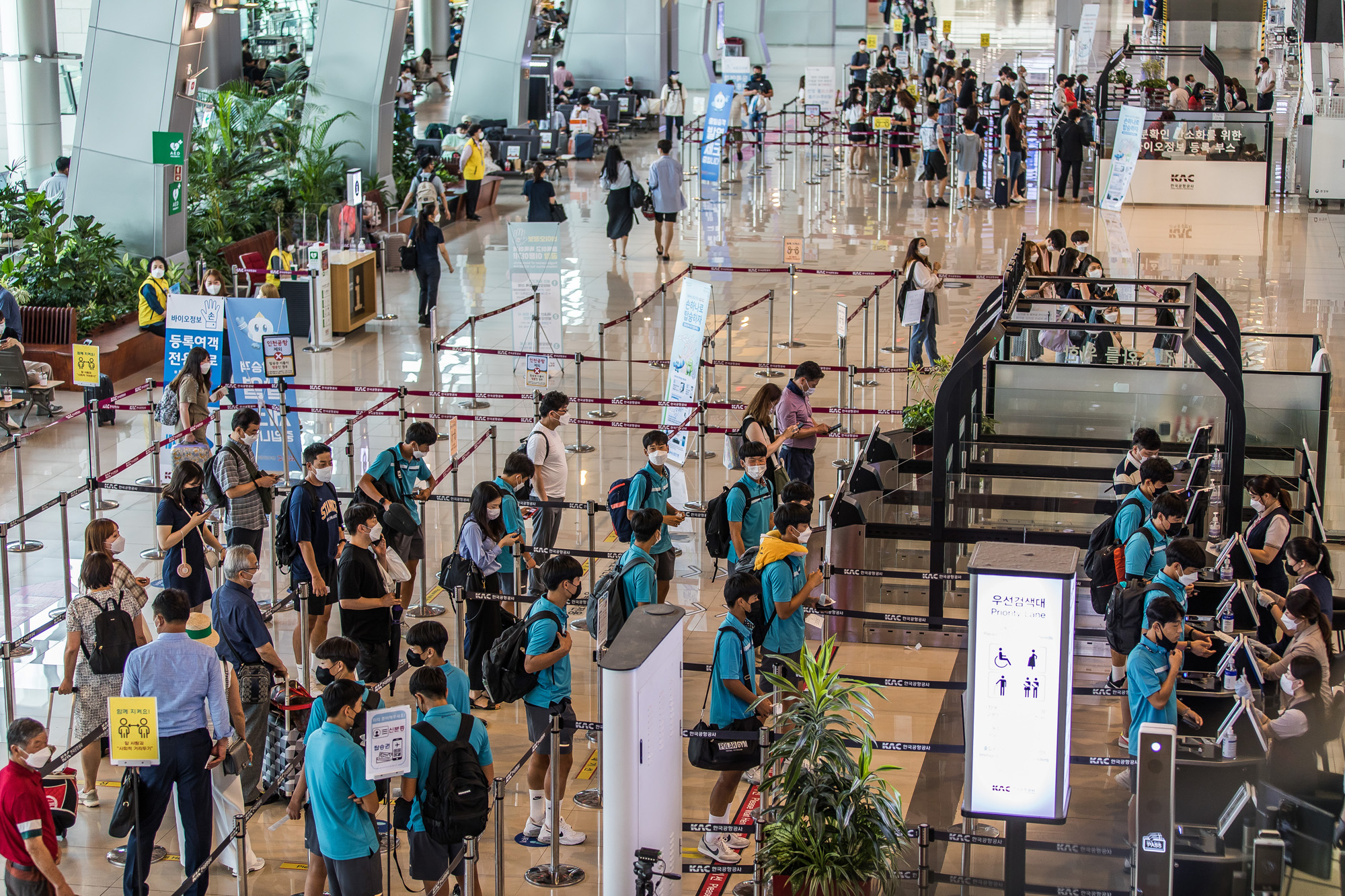 사회;세태;코로나19;신종코로나바이러스감염증;코로나휴가철;김포공항국내선출국장;국내여행