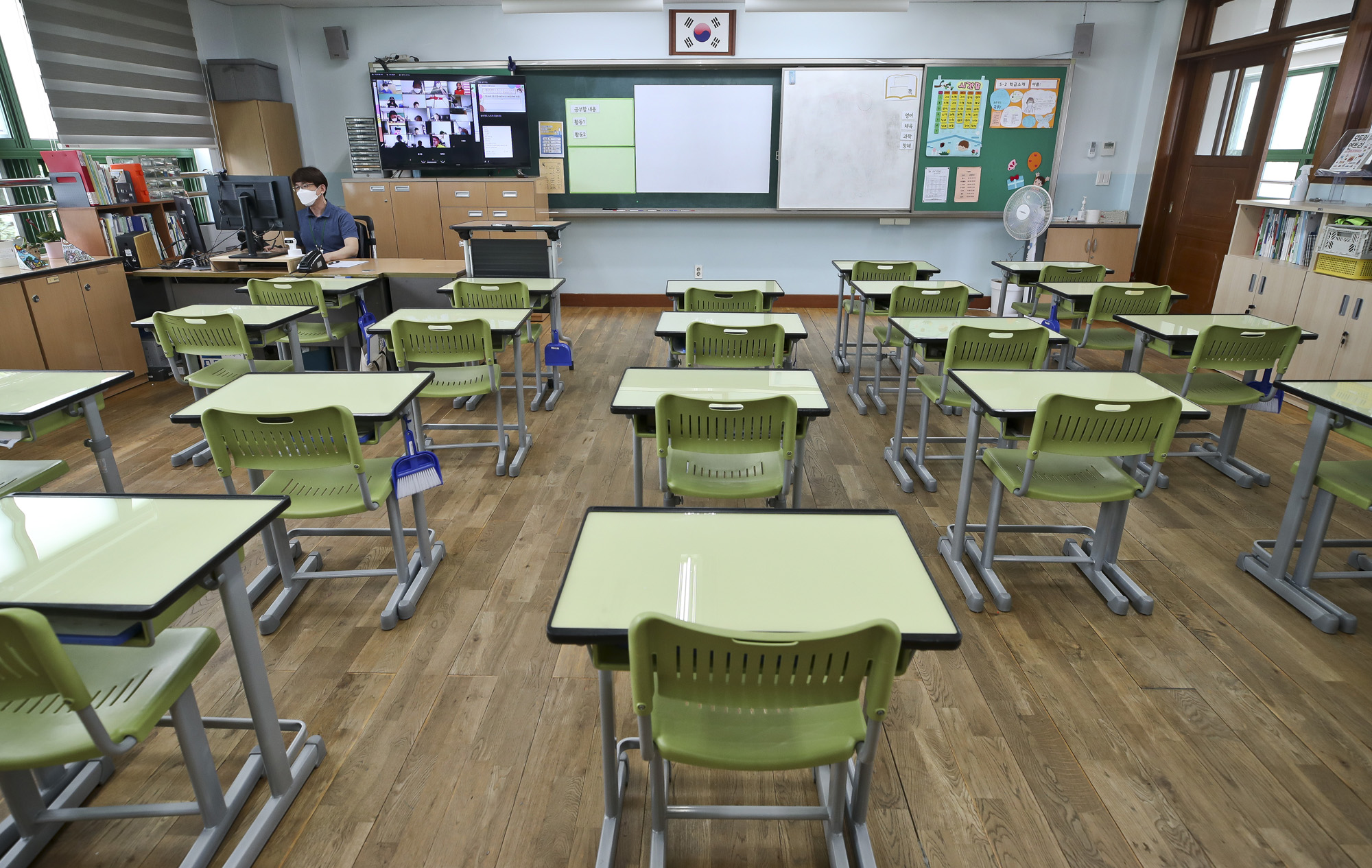 사회;교육;세태;코로나19;신종코로나바이러스감염증;사회적거리두기4단계;서울학교원격수업;서울무학초등학교