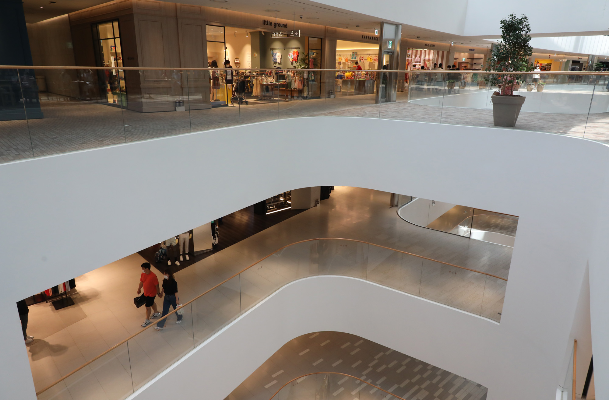 사회;코로나19거리두기4단계;대형쇼핑몰;거리두기쇼핑몰