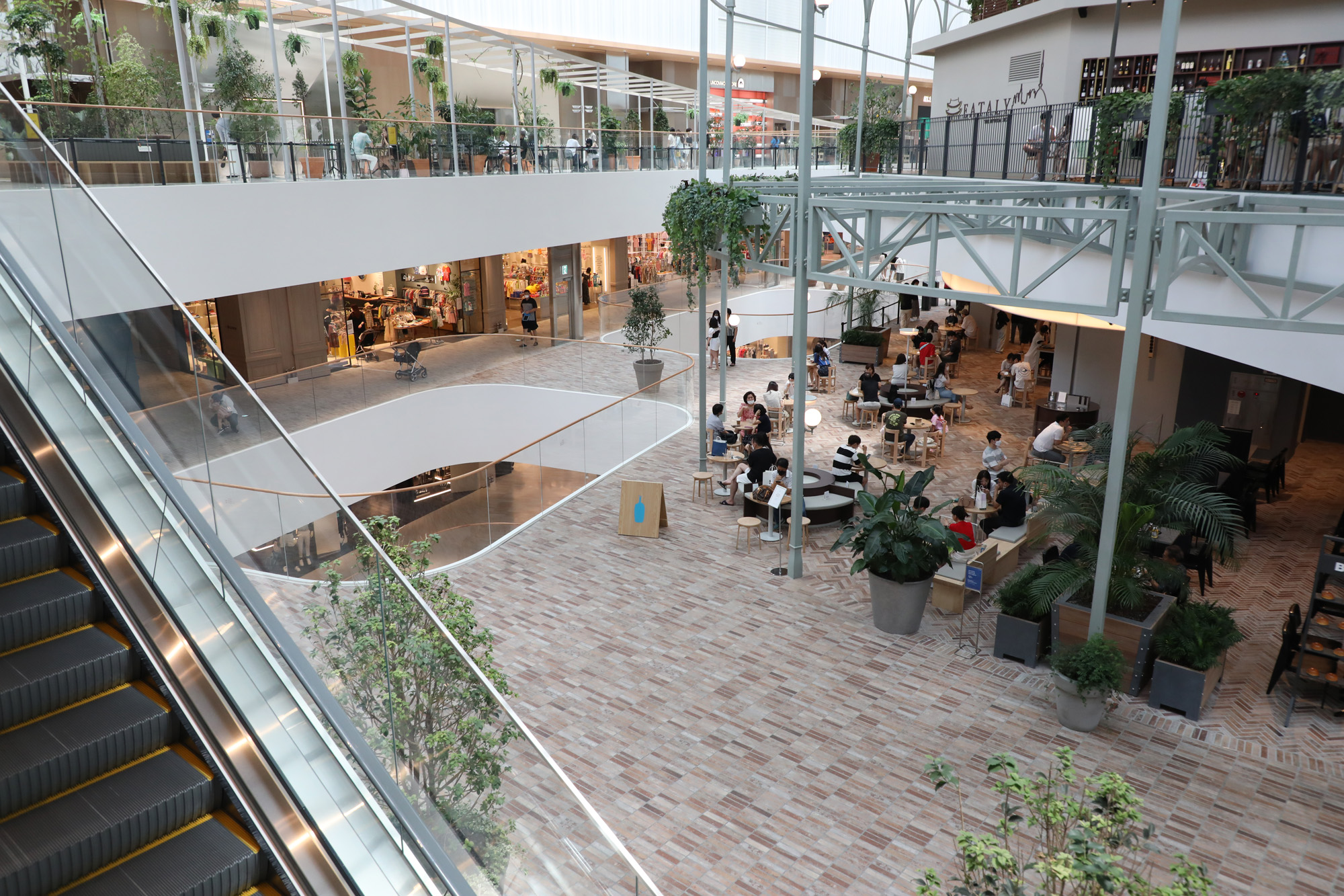 사회;코로나19거리두기4단계;대형쇼핑몰;거리두기쇼핑몰