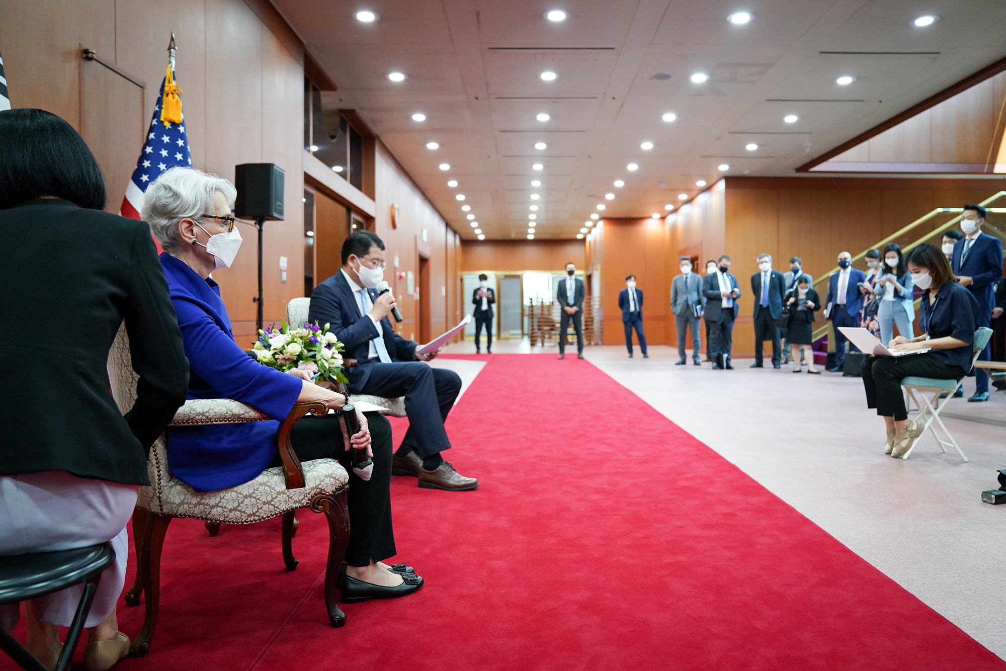 최종건 웬디 셔먼 도어스테핑