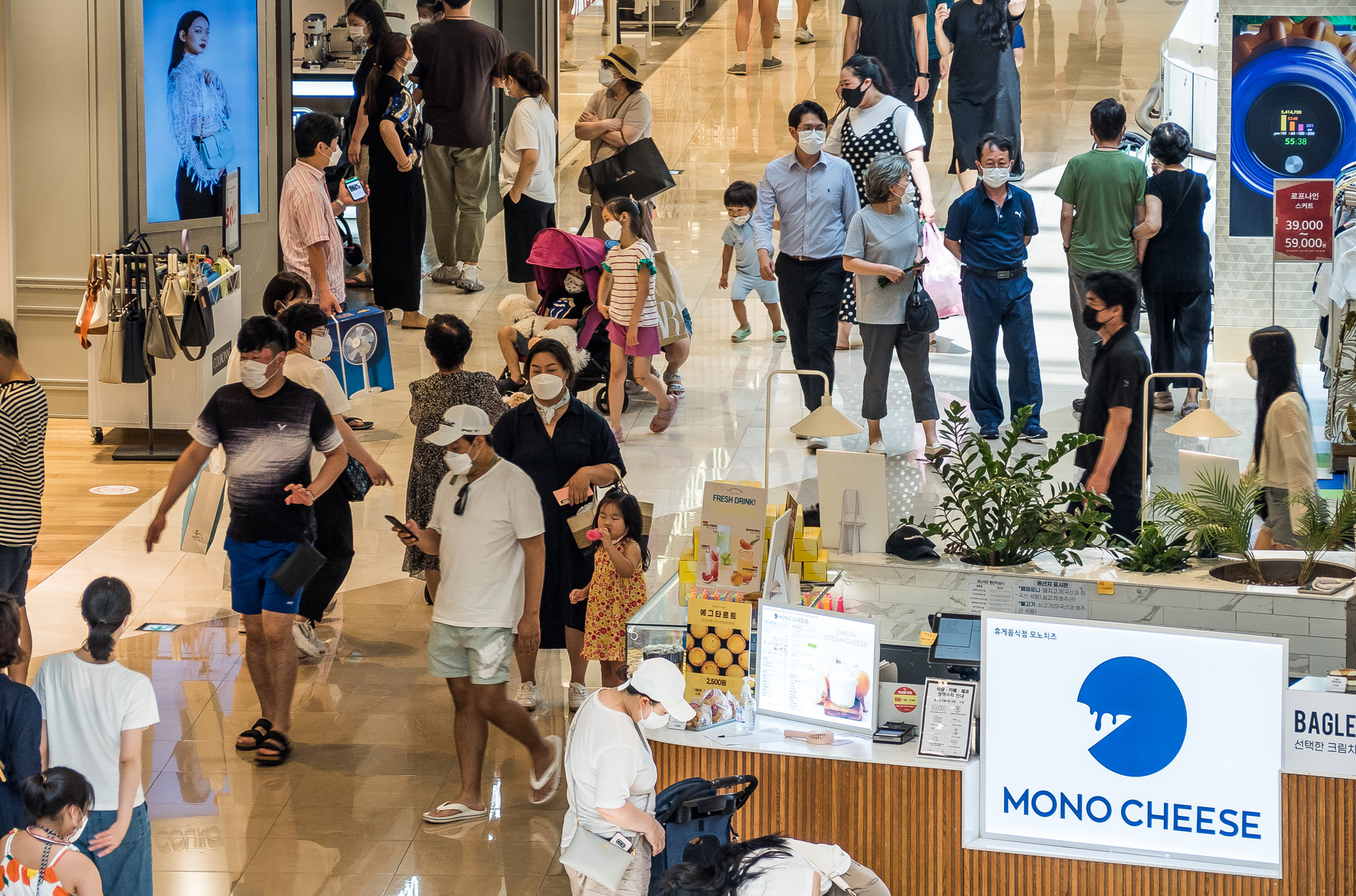 사회;세태;코로나19;신종코로나바이러스감염증;수도권사회적거리두기4단계;대형쇼핑몰;거리두기쇼핑몰