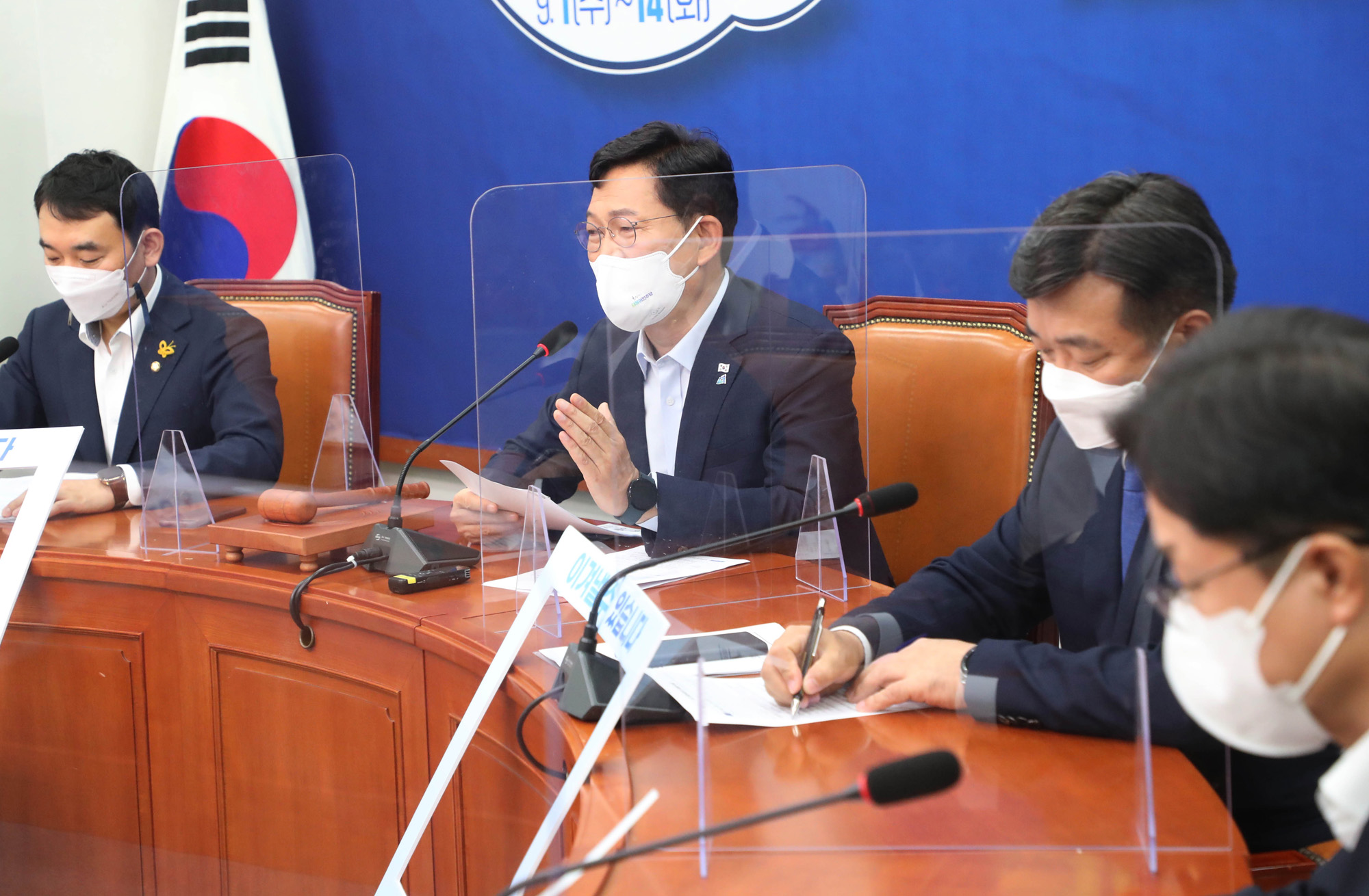 정치;정당;더불어민주당;최고위원회의