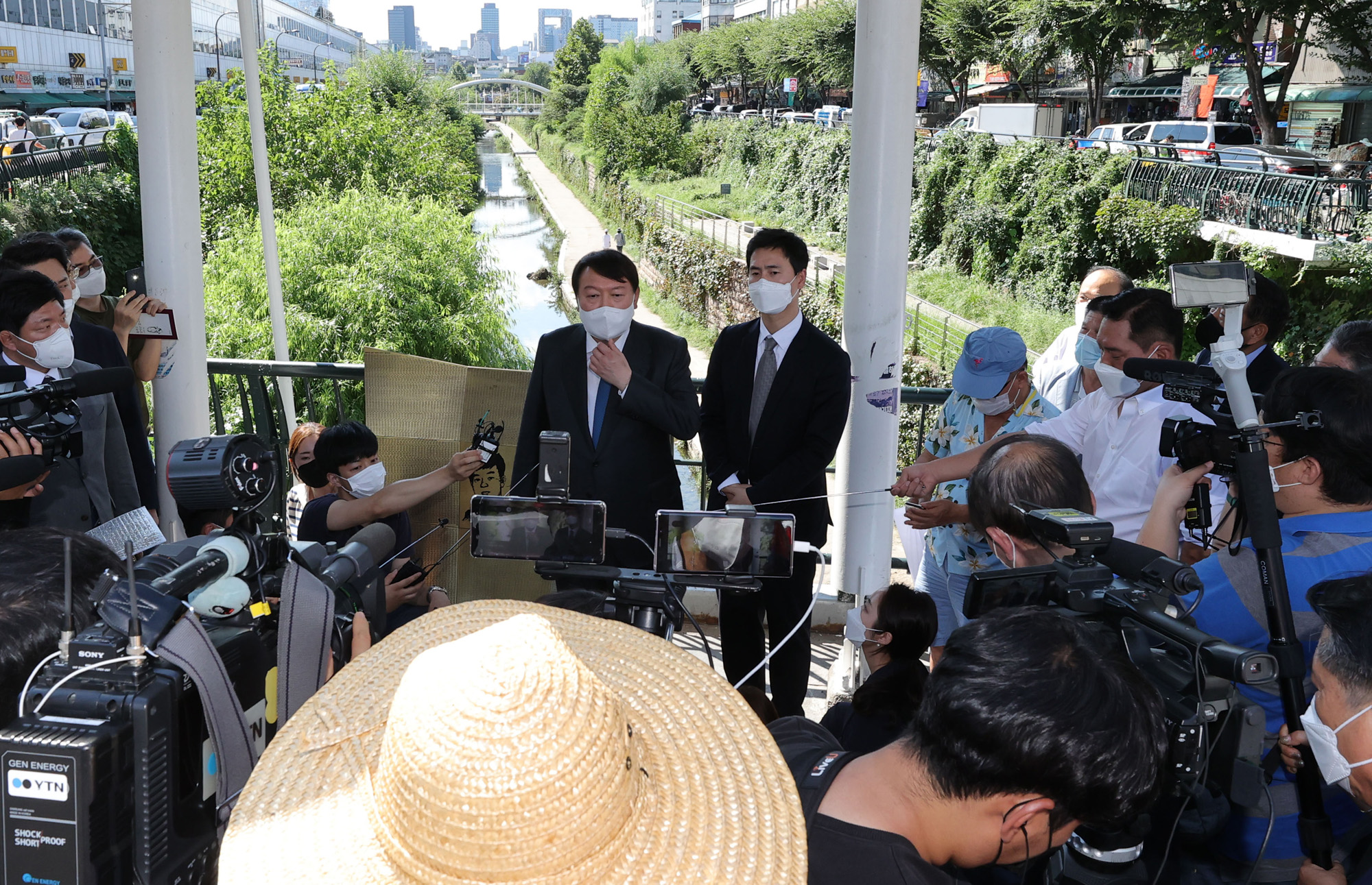 정치;정당;국민의힘;윤석열;장기표;전태일;동상