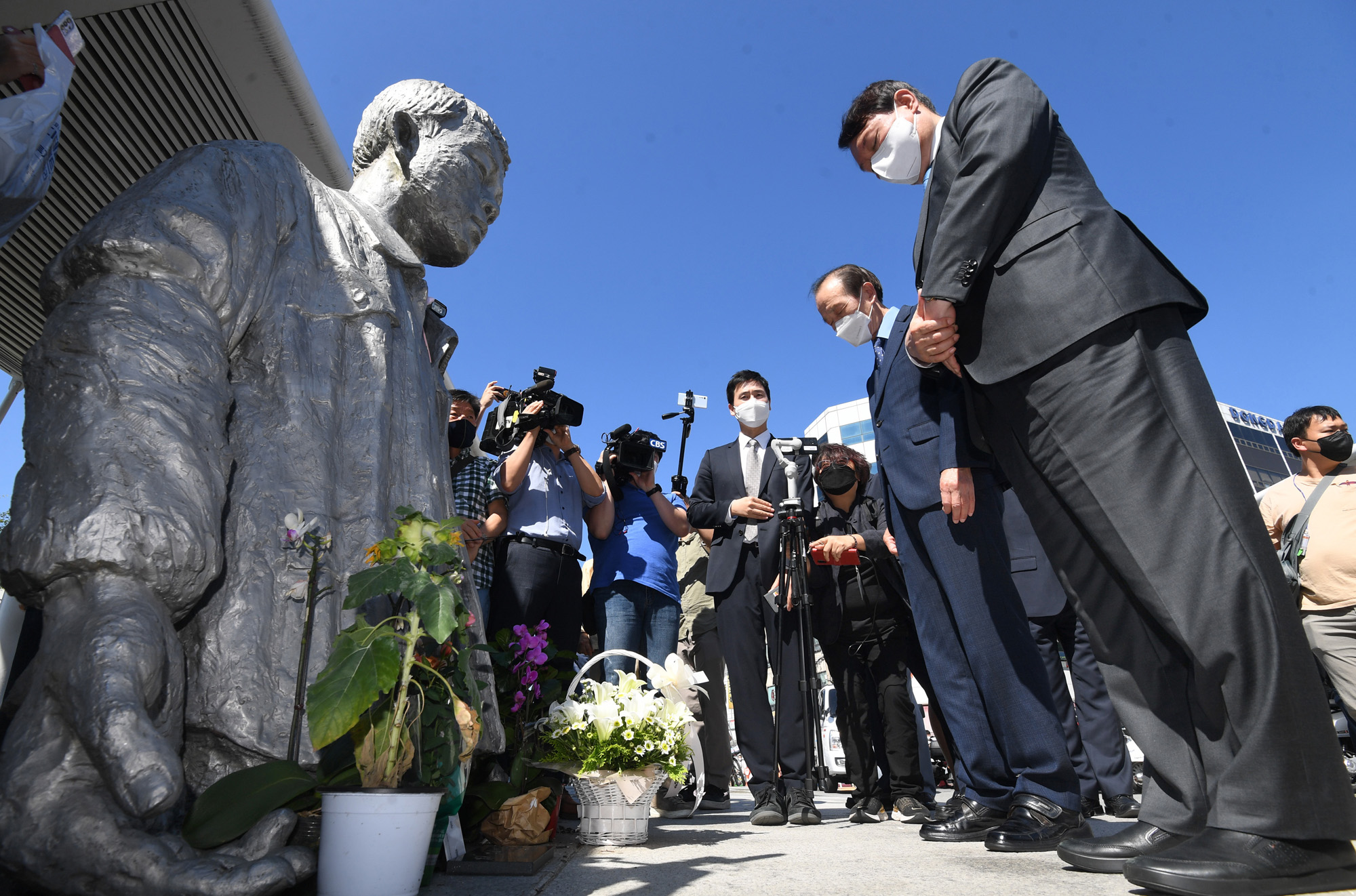 정치;정당;국민의힘;윤석열;장기표;전태일;동상