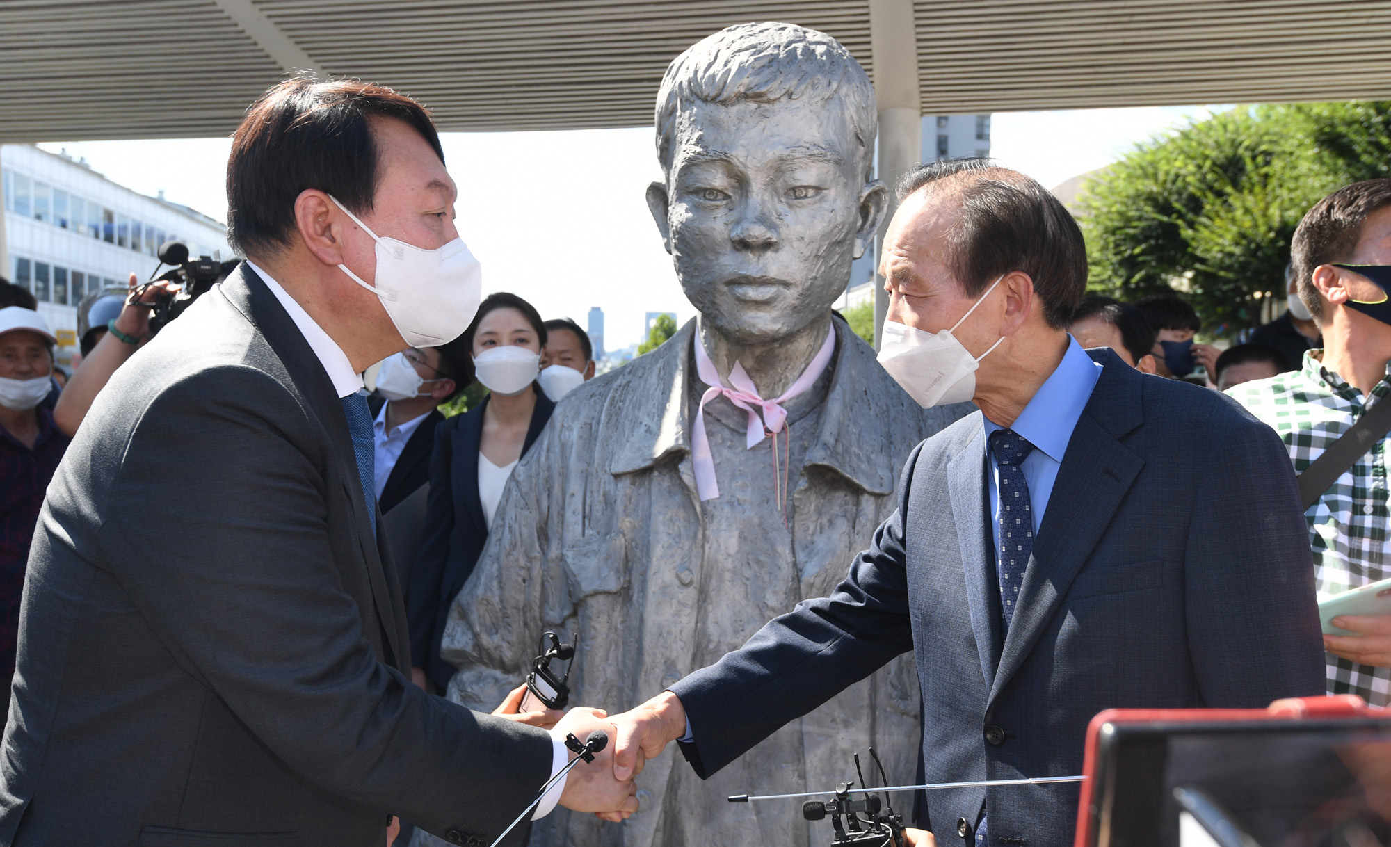 정치;정당;국민의힘;윤석열;장기표;전태일;동상