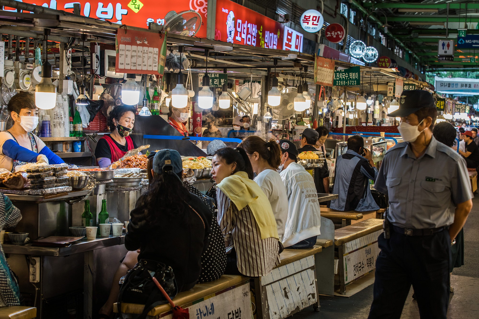 사회;세태;코로나19;신종코로나바이러스감염증;전통시장;전통시장스케치;사회적거리두기4단계;광장시장
