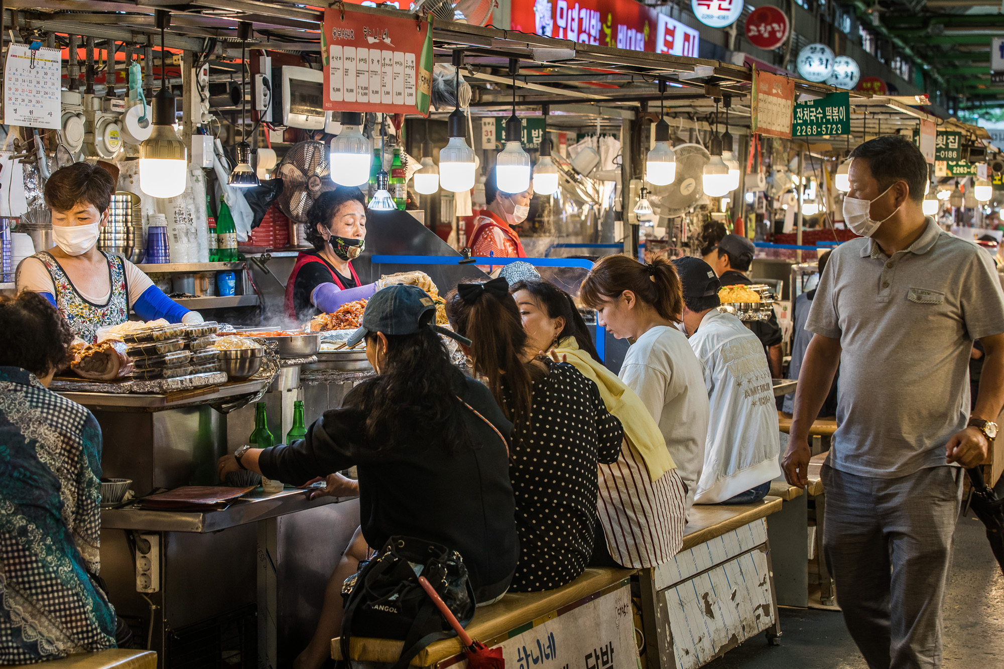 사회;세태;코로나19;신종코로나바이러스감염증;전통시장;전통시장스케치;사회적거리두기4단계;광장시장