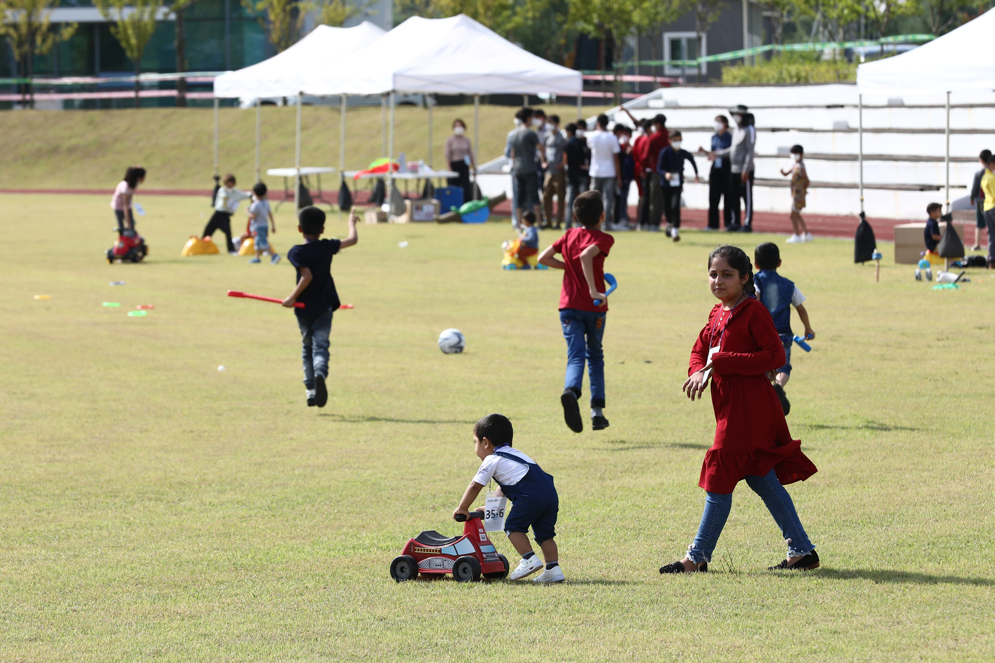 정치;사회;아프간특별기여자;국가공무원인재개발원진천;진천아프간특별기여자;축구하는아프간어린이