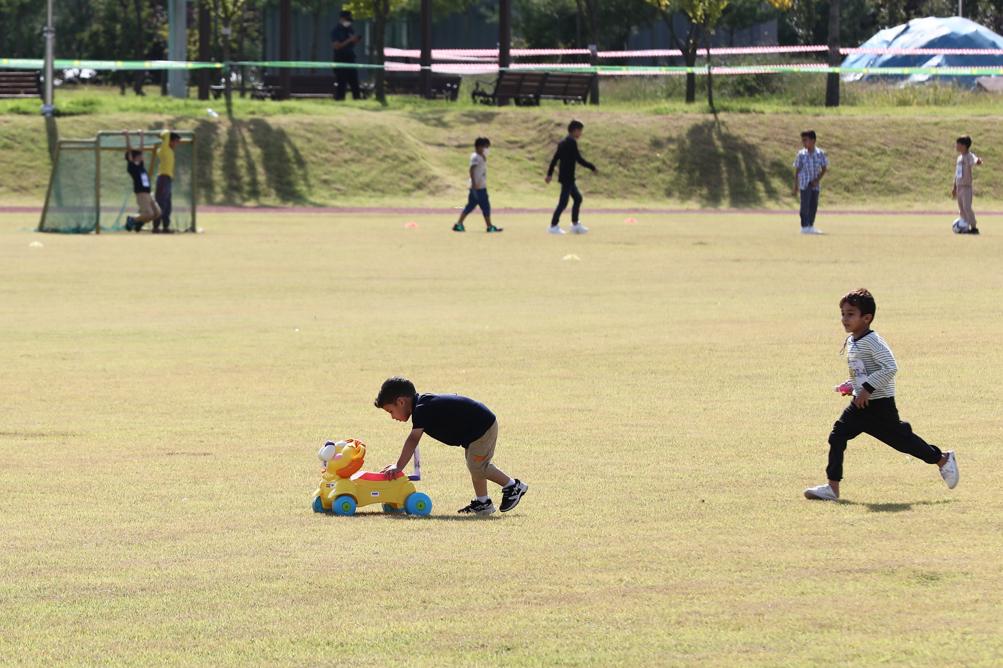 정치;사회;아프간특별기여자;국가공무원인재개발원진천;진천아프간특별기여자;축구하는아프간어린이