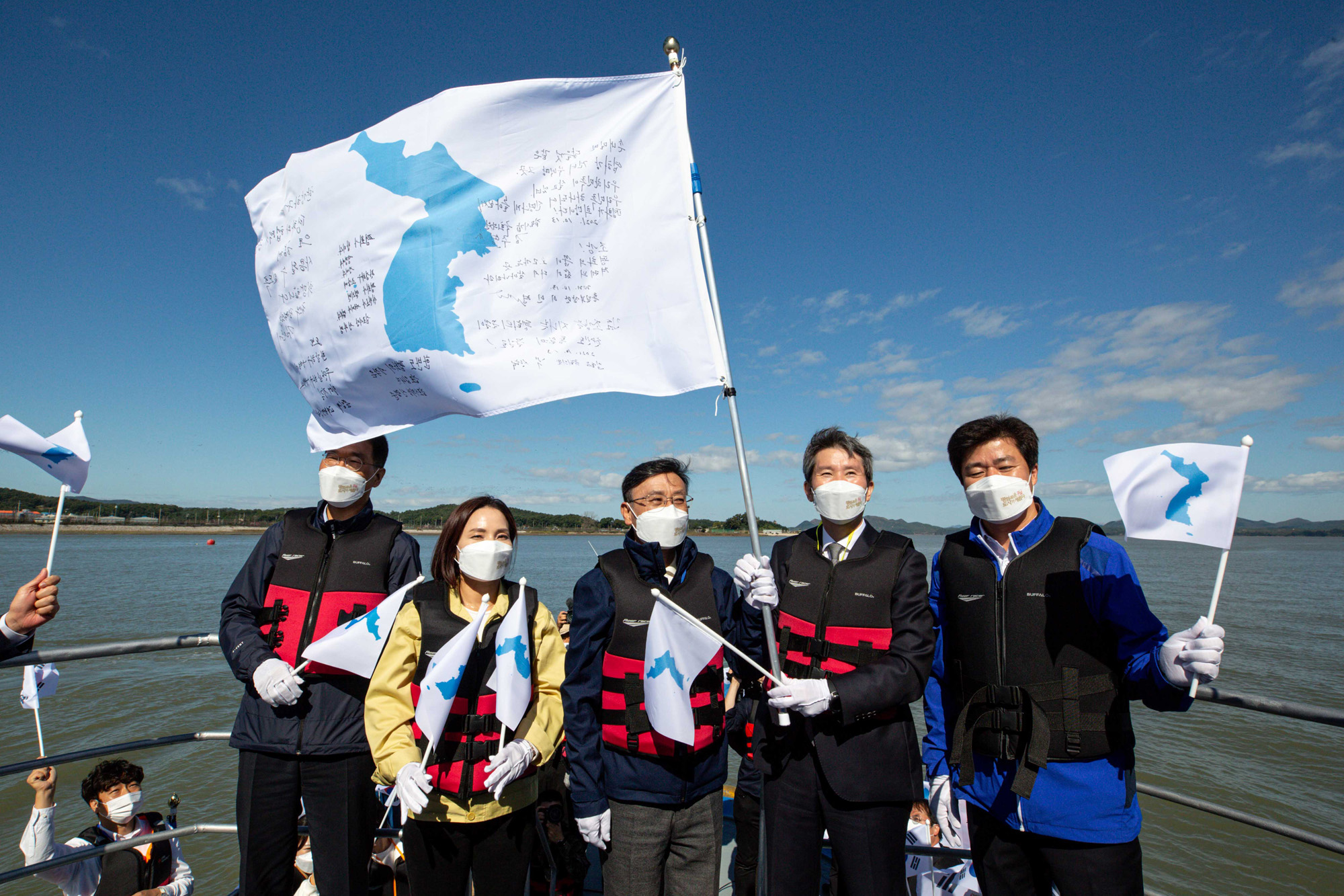 평화의 물길열기 염하수로 항행