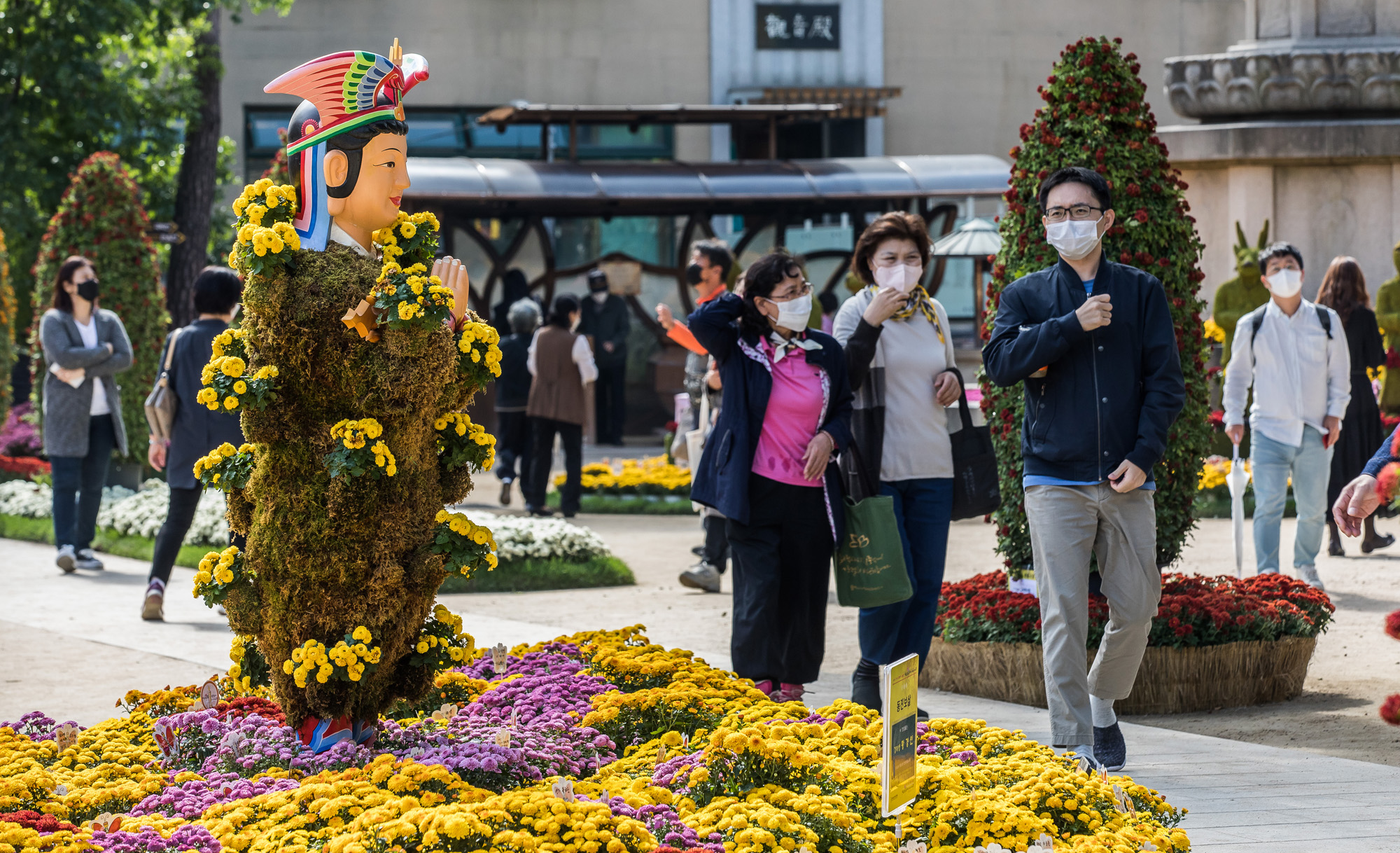 사회;세태;코로나19;신종코로나바이러스감염증;사회적거리두기;조계사;국화향기나눔전