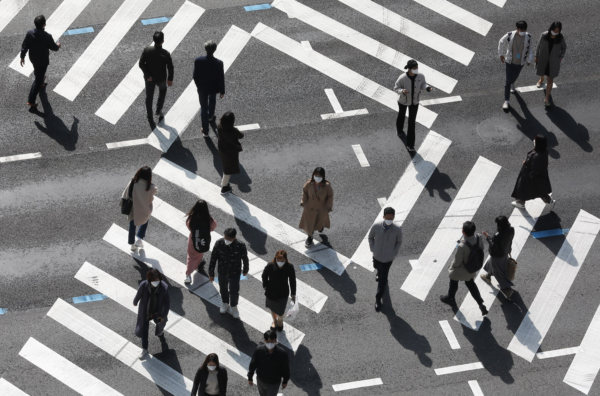 위드코로나;횡단보도;직장인;직장인모습;회사원횡단보도