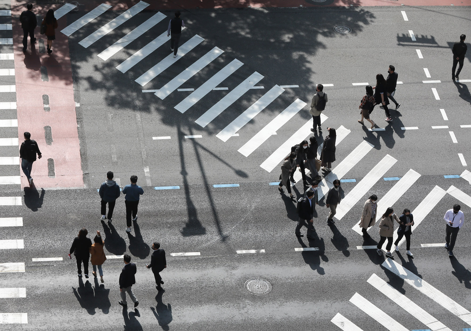위드코로나;횡단보도;직장인;직장인모습;회사원횡단보도