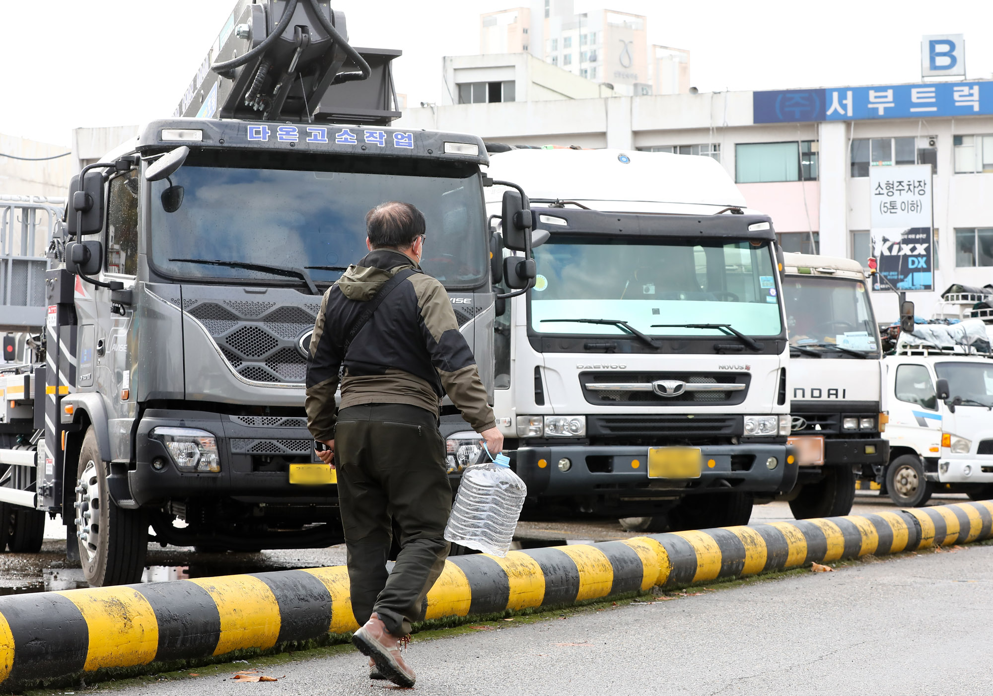 요소수;요소수화물트럭;서부트럭터미널