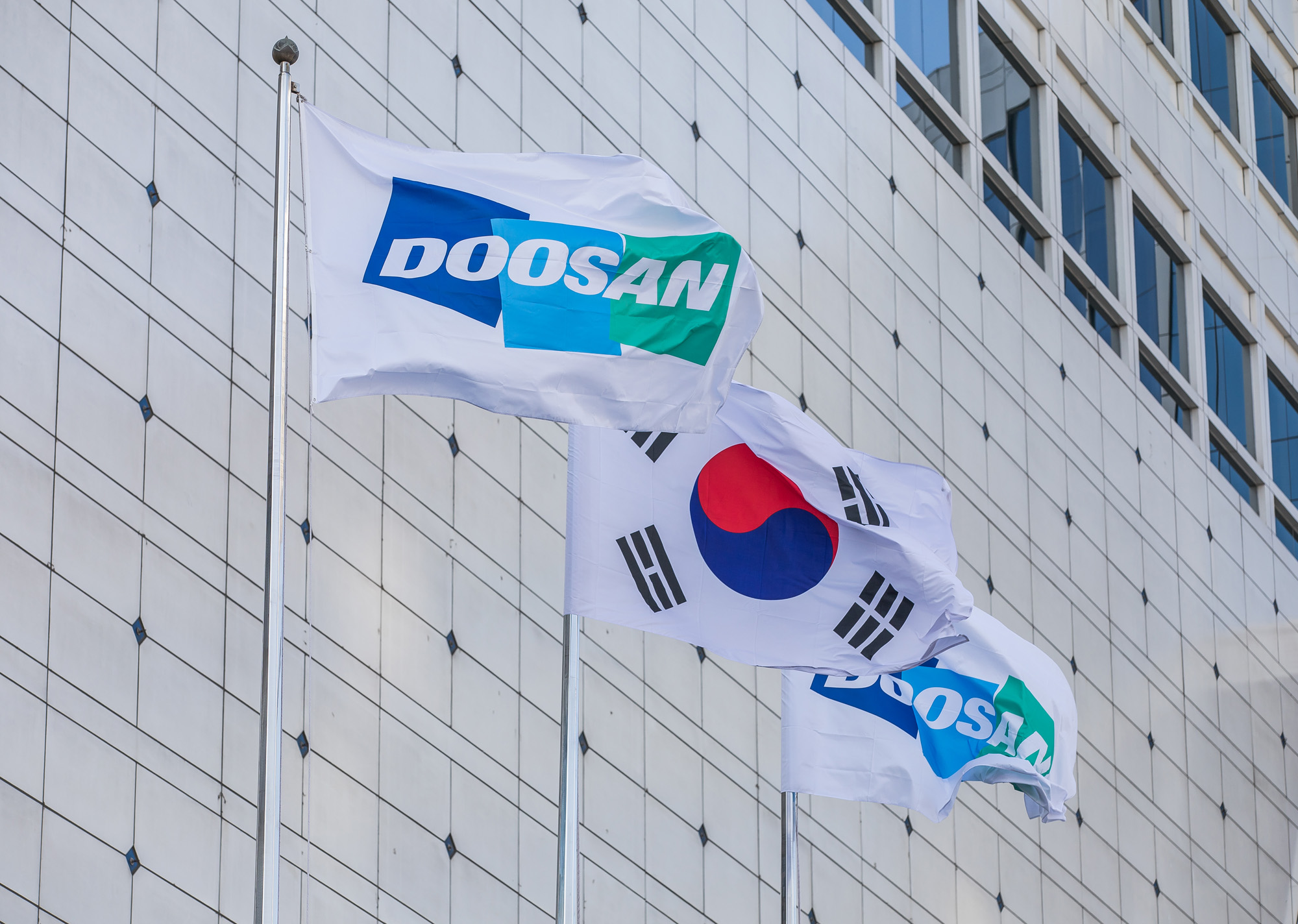 경제;기업;대기업;두산;두산그룹;오너일가;형제경영;두산타워빌딩;두타