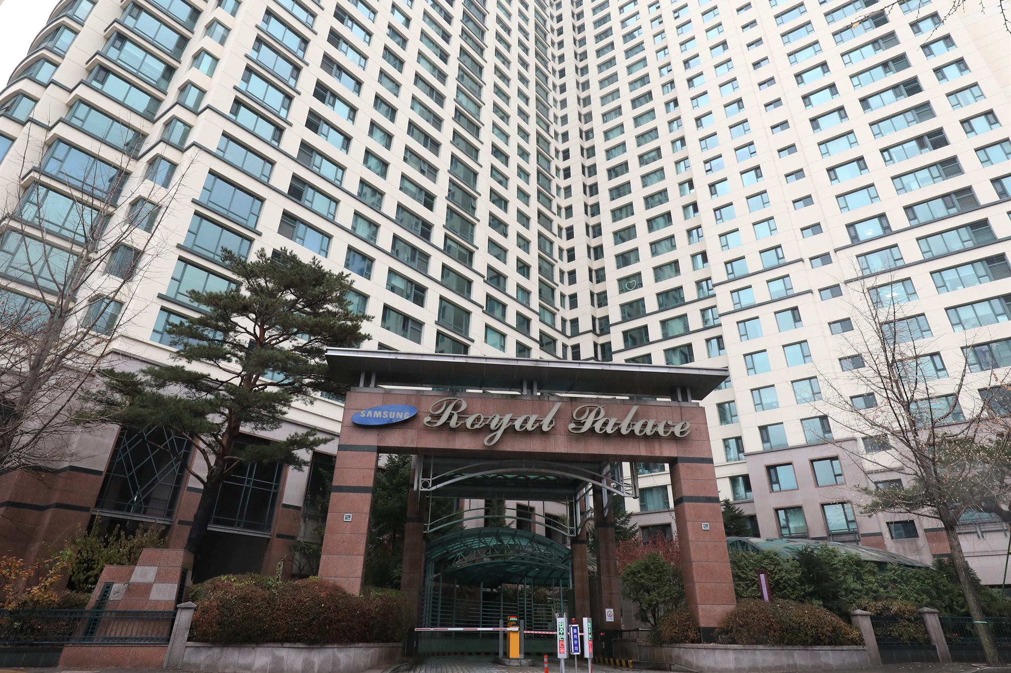 건물;간판;로얄팰리스 아파트 C동