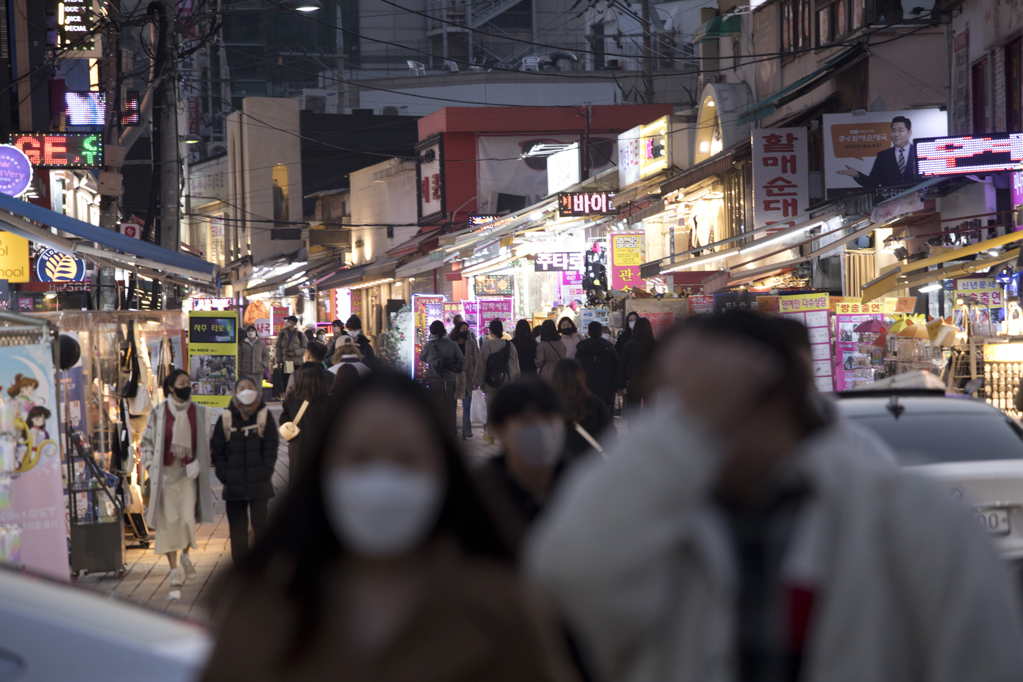 사회;세태;코로나19;홍대거리;사회적거리두기;일상회복