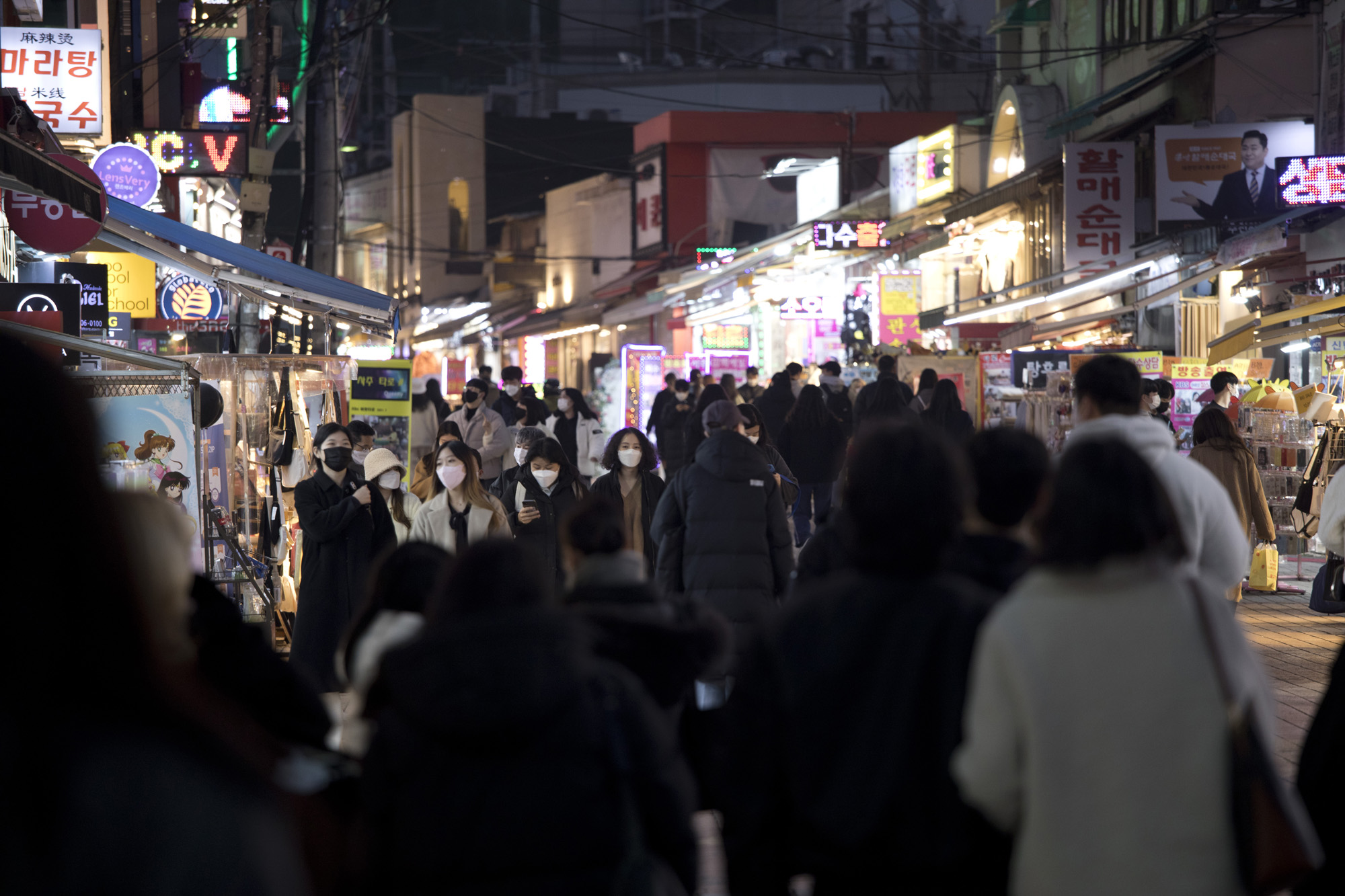 사회;세태;코로나19;홍대거리;사회적거리두기;일상회복