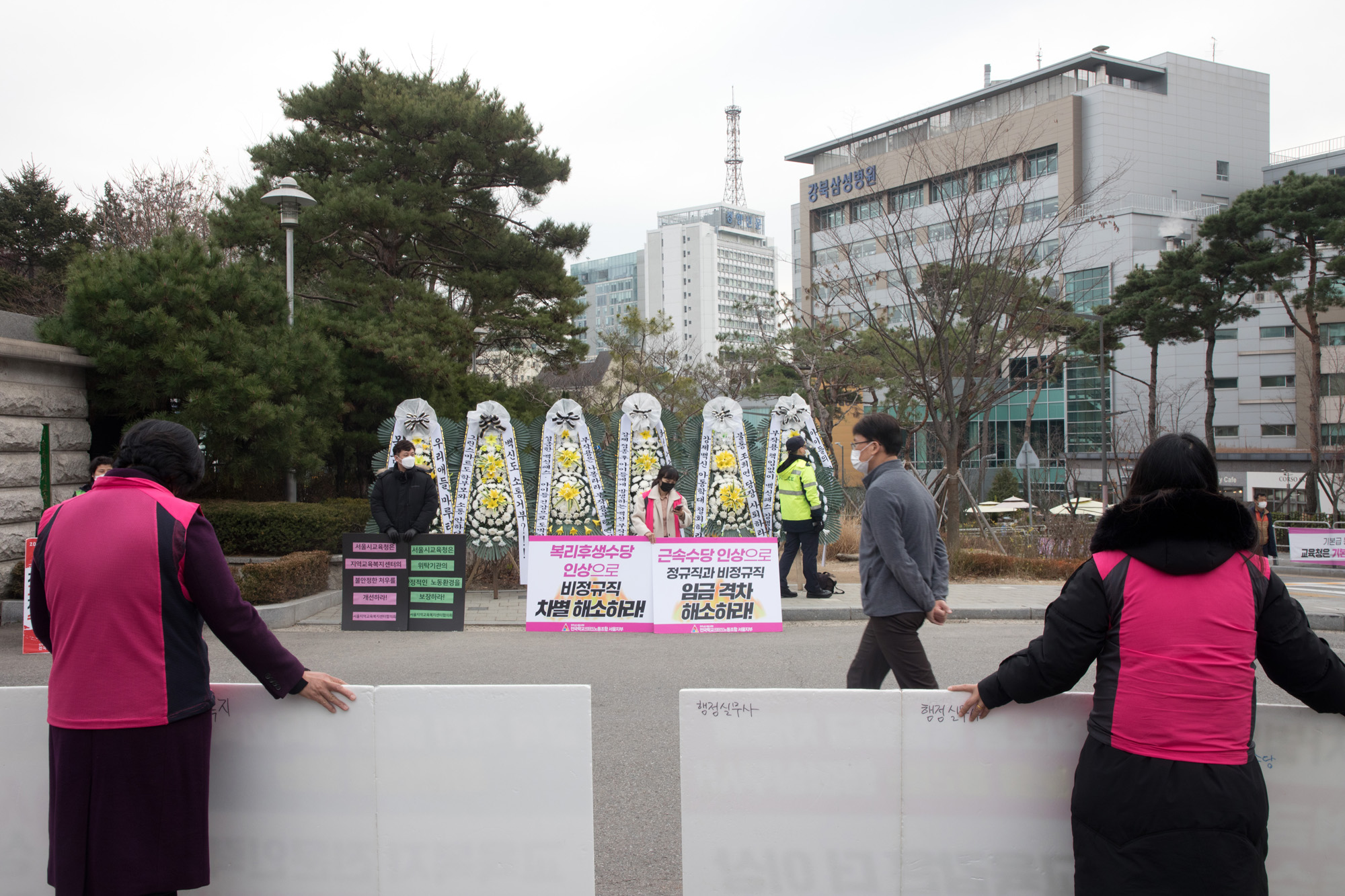 사회;세태;코로나19;백신;근조화환