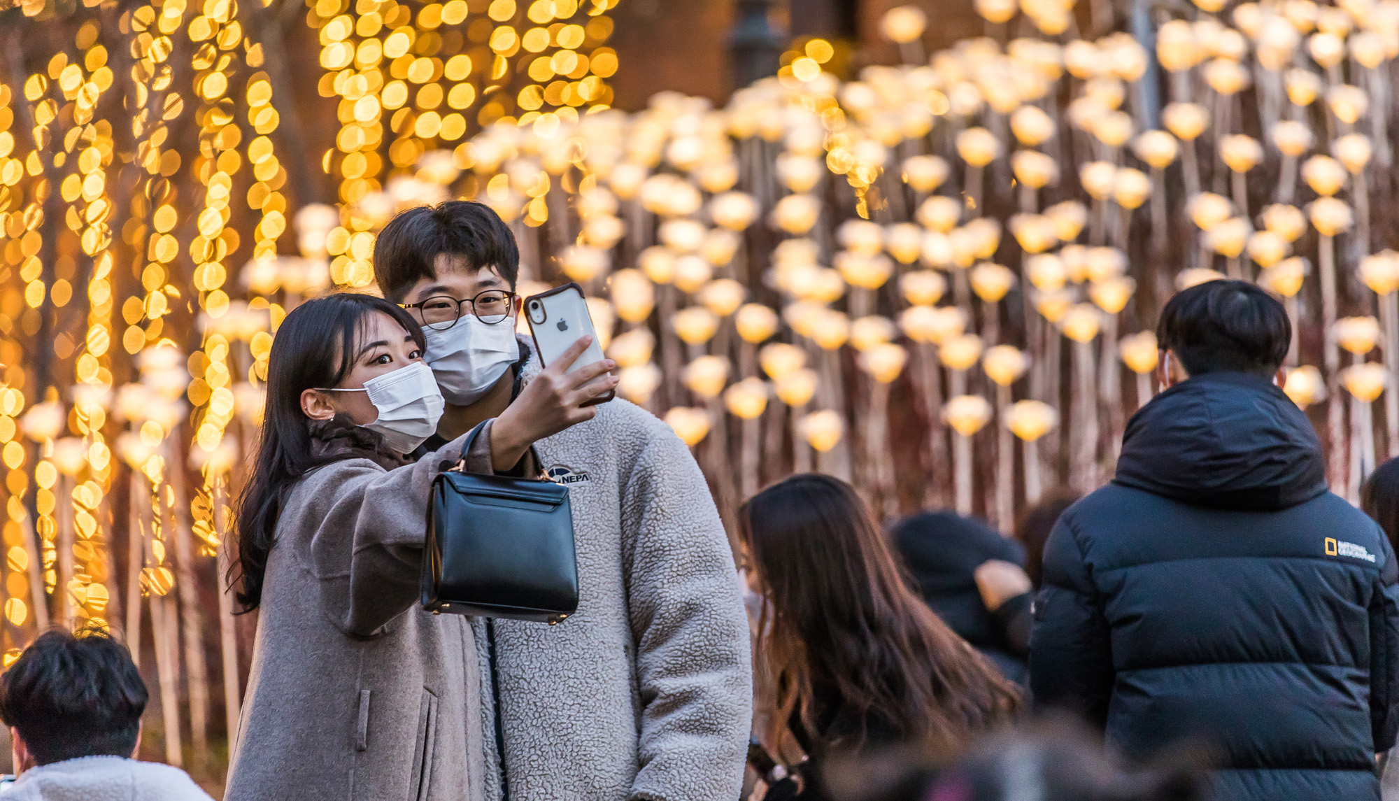 사회;세태;공휴일;성탄절;크리스마스이브;명동거리;신세계백화점;롯데백화점;루미나리에