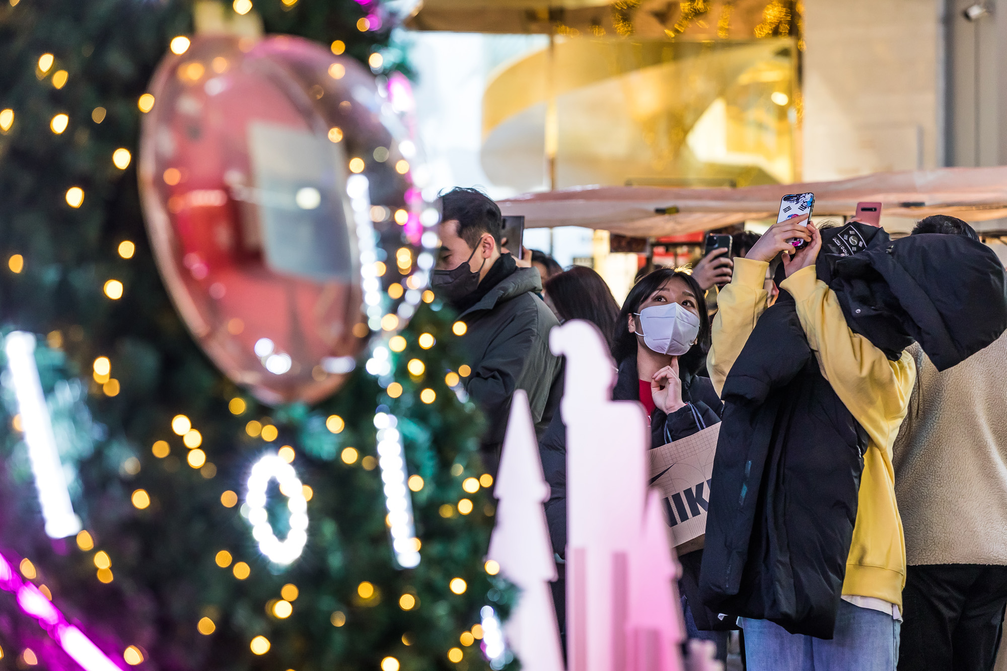 사회;세태;공휴일;성탄절;크리스마스이브;명동거리;신세계백화점;롯데백화점;루미나리에