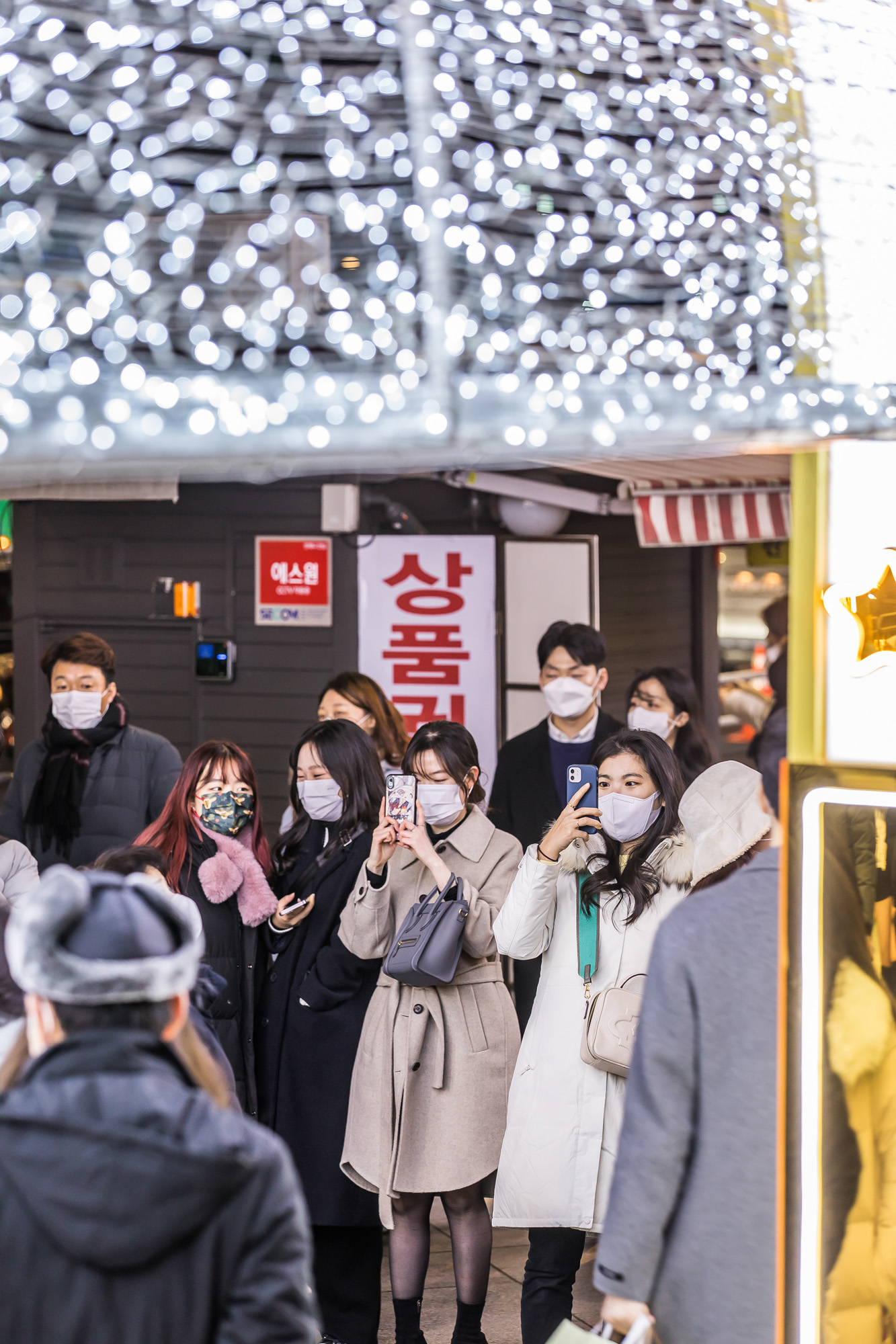 사회;세태;공휴일;성탄절;크리스마스이브;명동거리;신세계백화점;롯데백화점;루미나리에