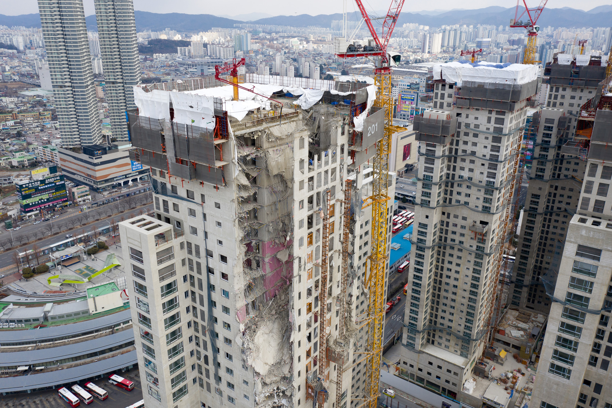 전라남도 광주 화정 아이파크 공사현장 붕귀