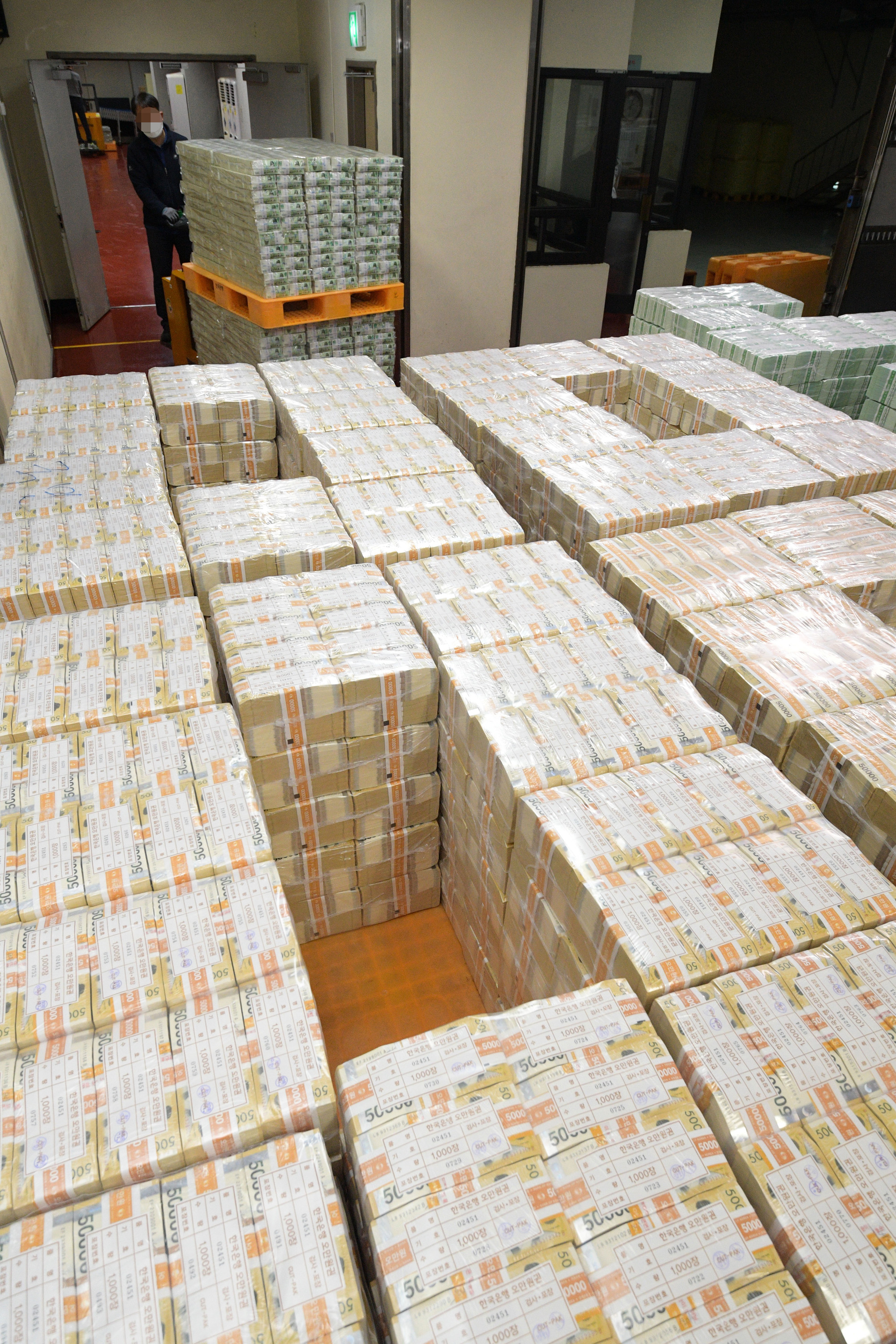 설 명철 한국은행 자금 돈 방출