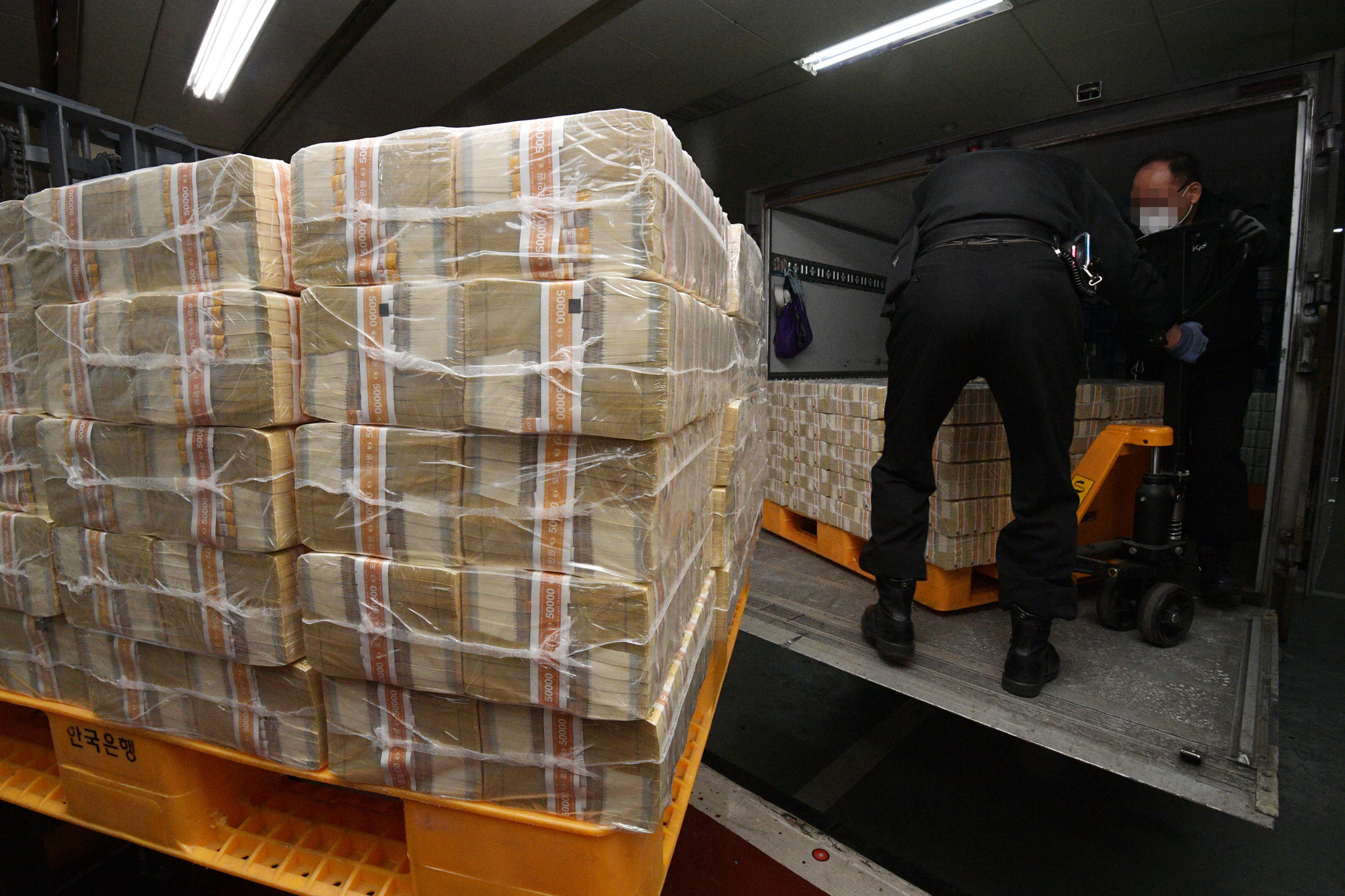 설 명철 한국은행 자금 돈 방출