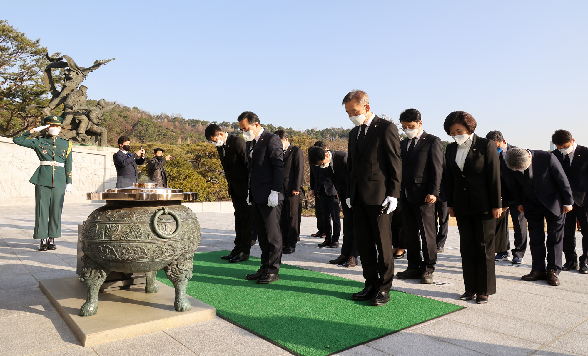 정치;더불어민주당;박홍근;원내대표;현충원