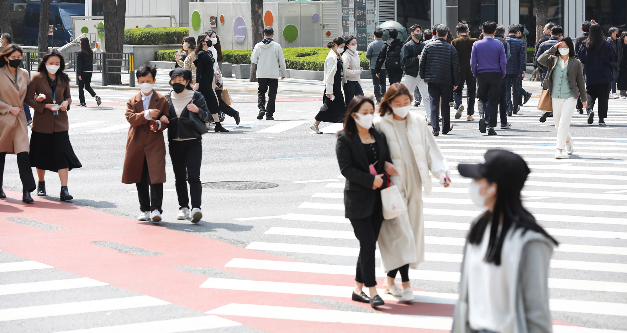 사회적거리두기;코로나직장인;붐비는거리;직장인거리;점심직장인