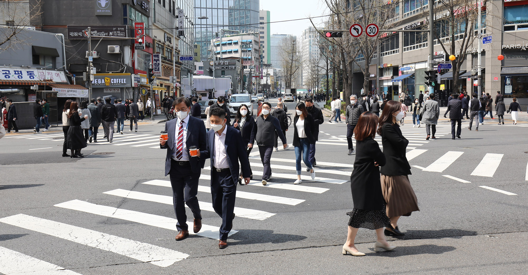 사회적거리두기;코로나직장인;붐비는거리;직장인거리;점심직장인