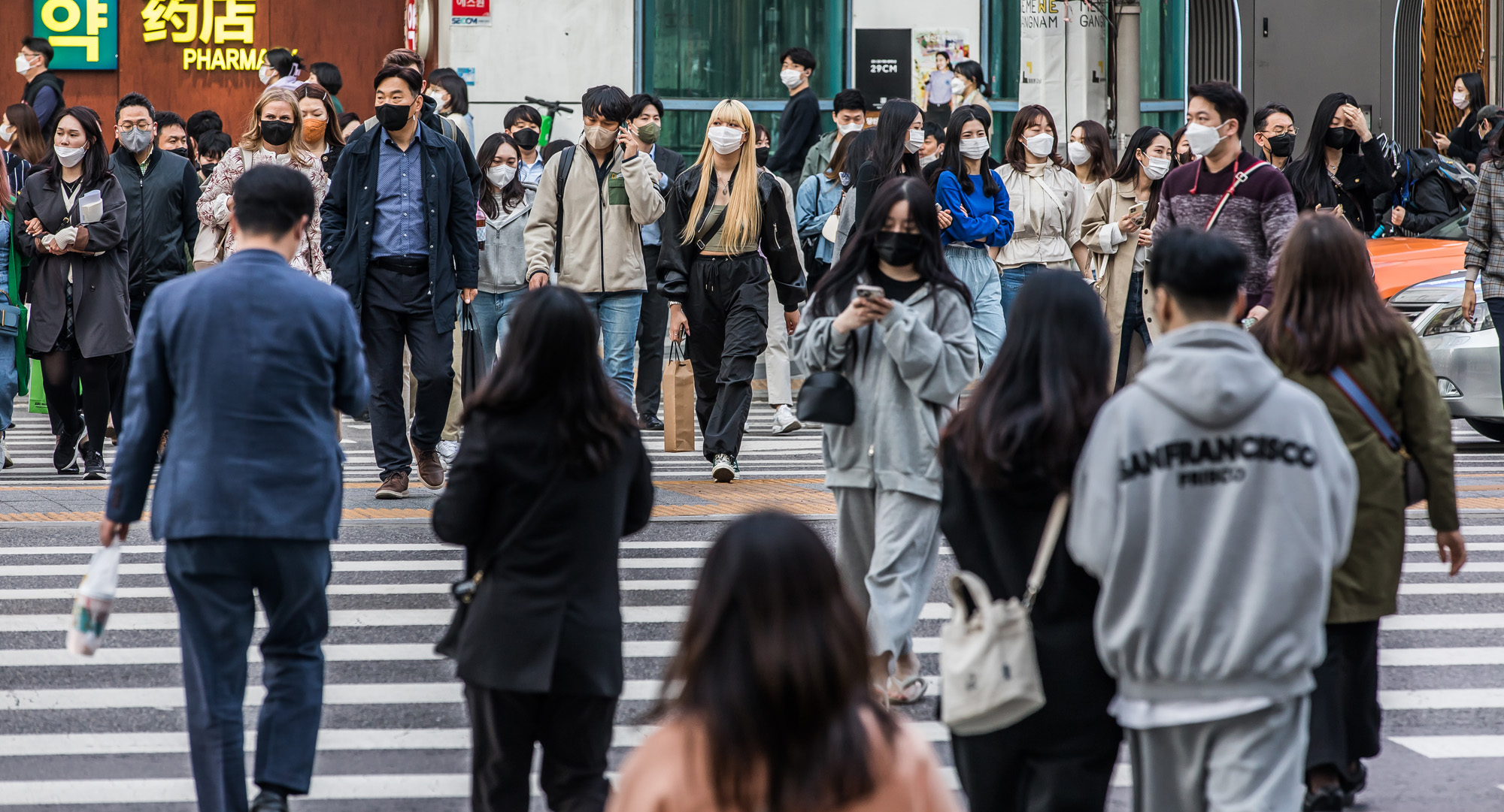 사회;세태;코로나19;신종코로나바이러스감염증;사회적거리두기;거리두기전면해제;사회적거리두기해제;강남역인근골목