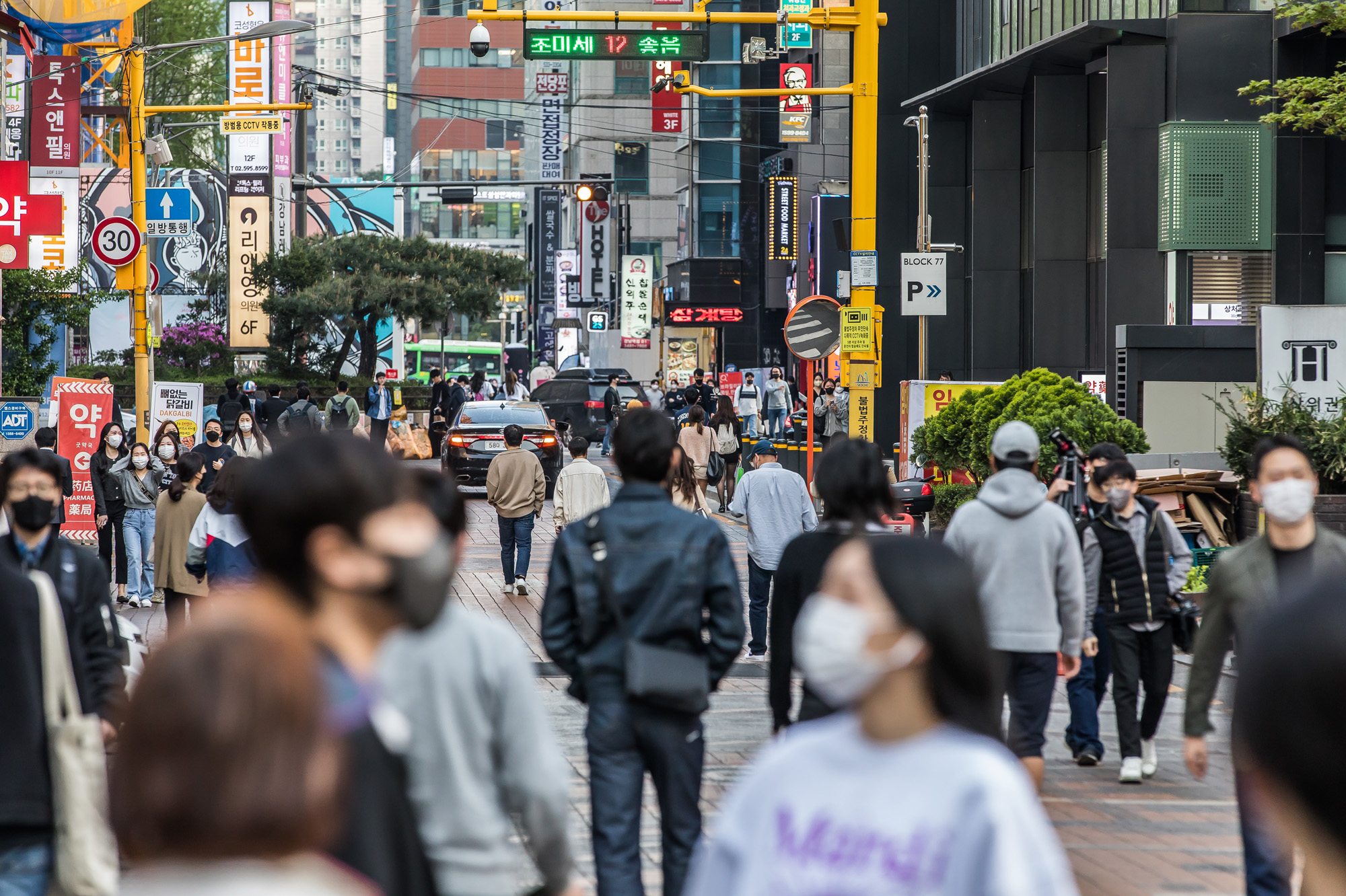 사회;세태;코로나19;신종코로나바이러스감염증;사회적거리두기;거리두기전면해제;사회적거리두기해제;강남역인근골목