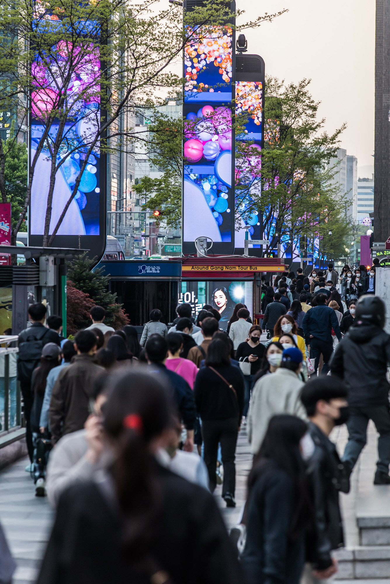 사회;세태;코로나19;신종코로나바이러스감염증;사회적거리두기;거리두기전면해제;사회적거리두기해제;강남역인근골목