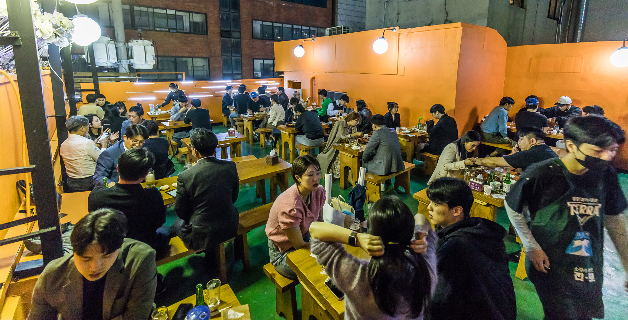 사회;세태;코로나19;신종코로나바이러스감염증;사회적거리두기;거리두기전면해제;사회적거리두기해제;을지로노가리골목