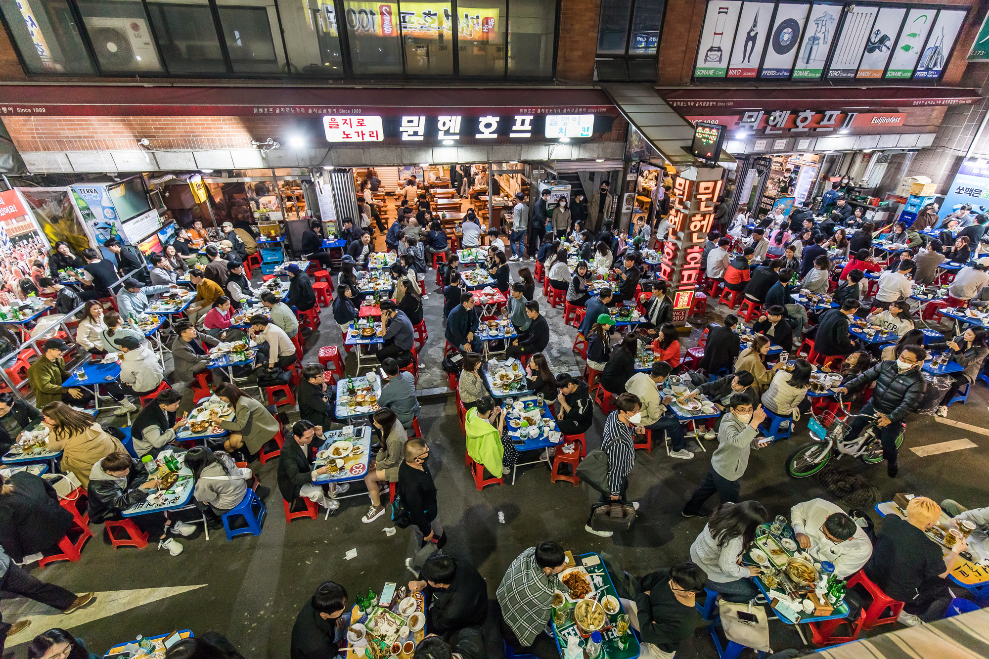 사회;세태;코로나19;신종코로나바이러스감염증;사회적거리두기;거리두기전면해제;사회적거리두기해제;을지로노가리골목