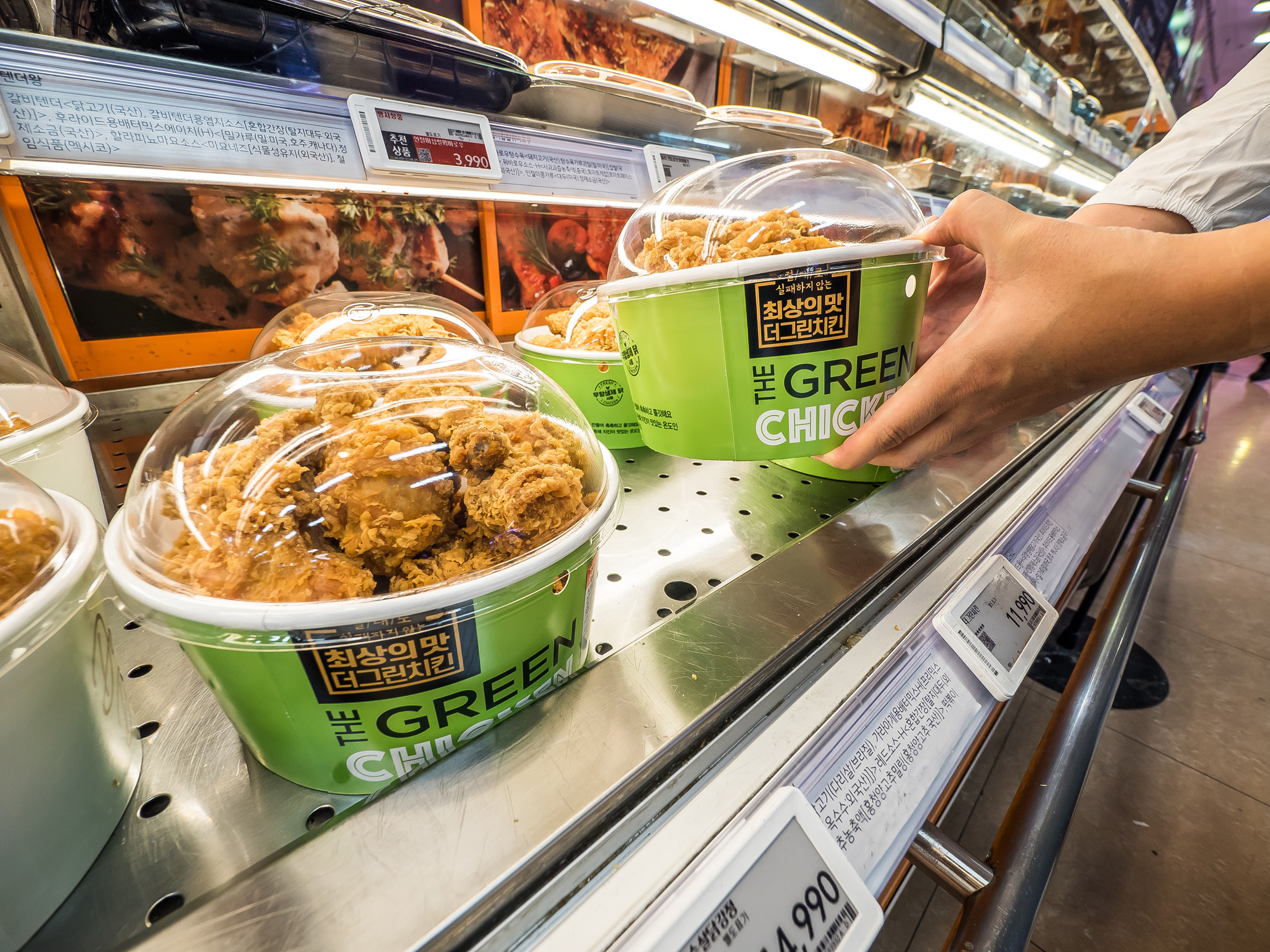 경제;외식업;음식;치킨;치킨값3만원시대;프랜차이즈치킨;대형마트치킨;롯데마트한통치킨;통큰치킨;홈플러스더그린치킨