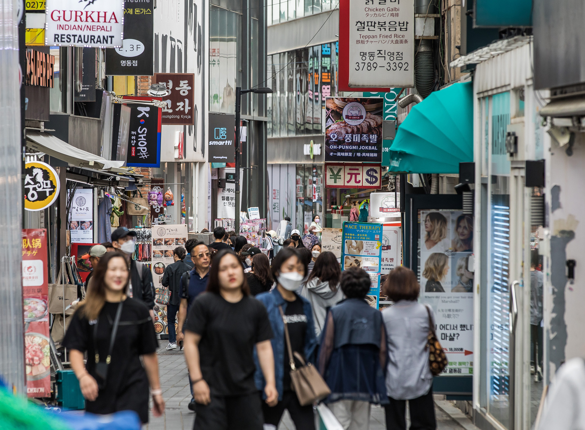 사회;세태;코로나19;신종코로나바이러스감염증;사회적거리두기해제;명동거리;명동거리인파