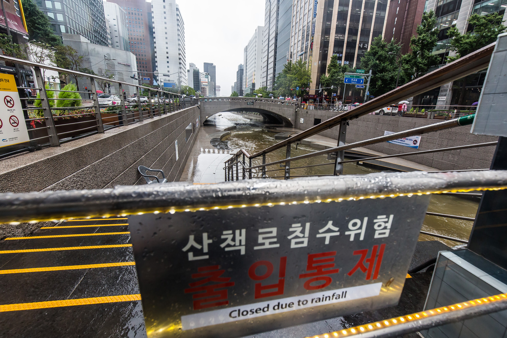 사회;세태;계절스케치;여름스케치;여름장마;호우경보;비스케치;장마스케치